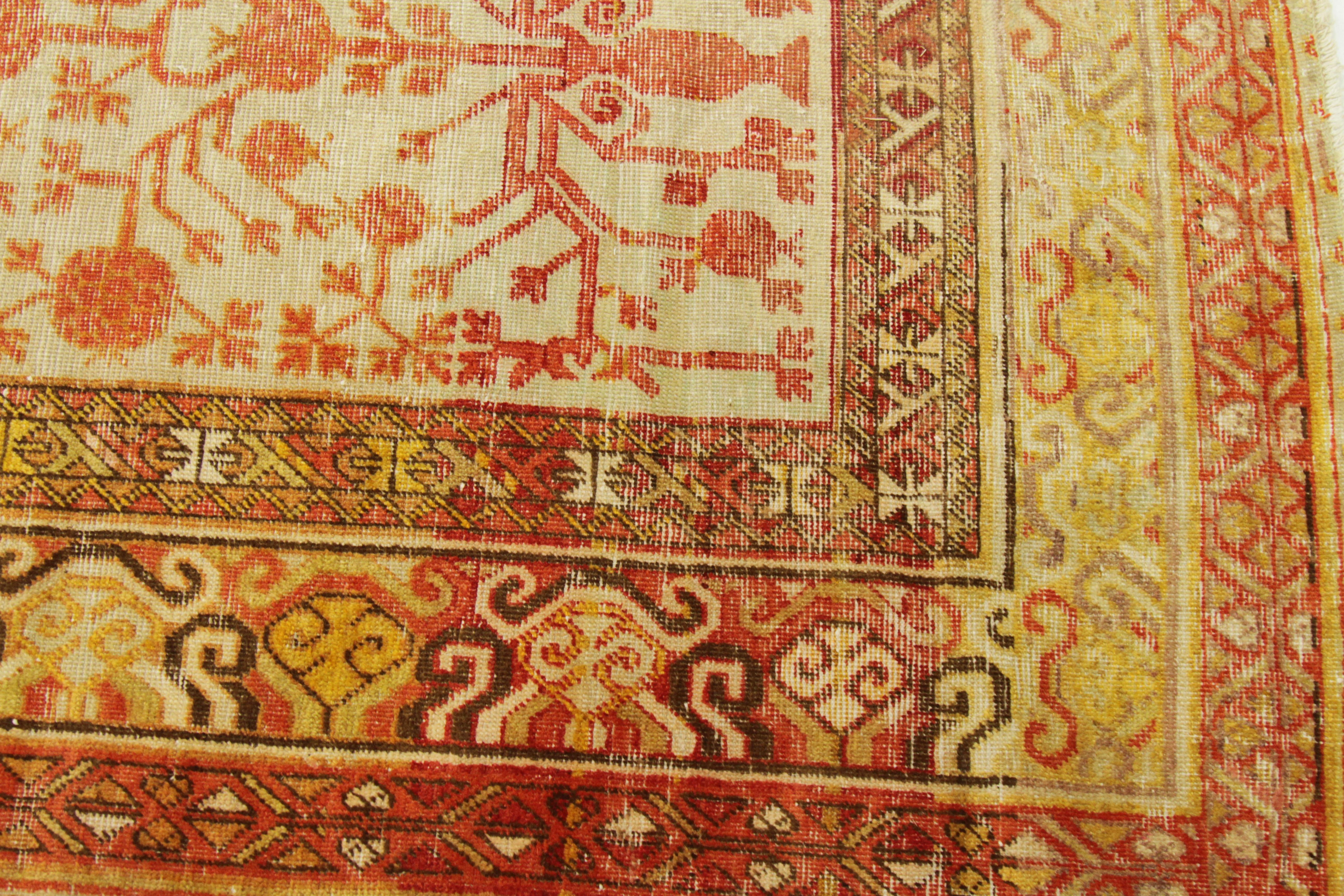 1920 Alfombra antigua de Asia Central de diseño Khotan con motivos beige y naranjaq en venta 1