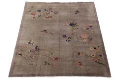 Tappeto antico cinese Art Deco del 1920  Motivo floreale e uccelli in Taupe e Ametista