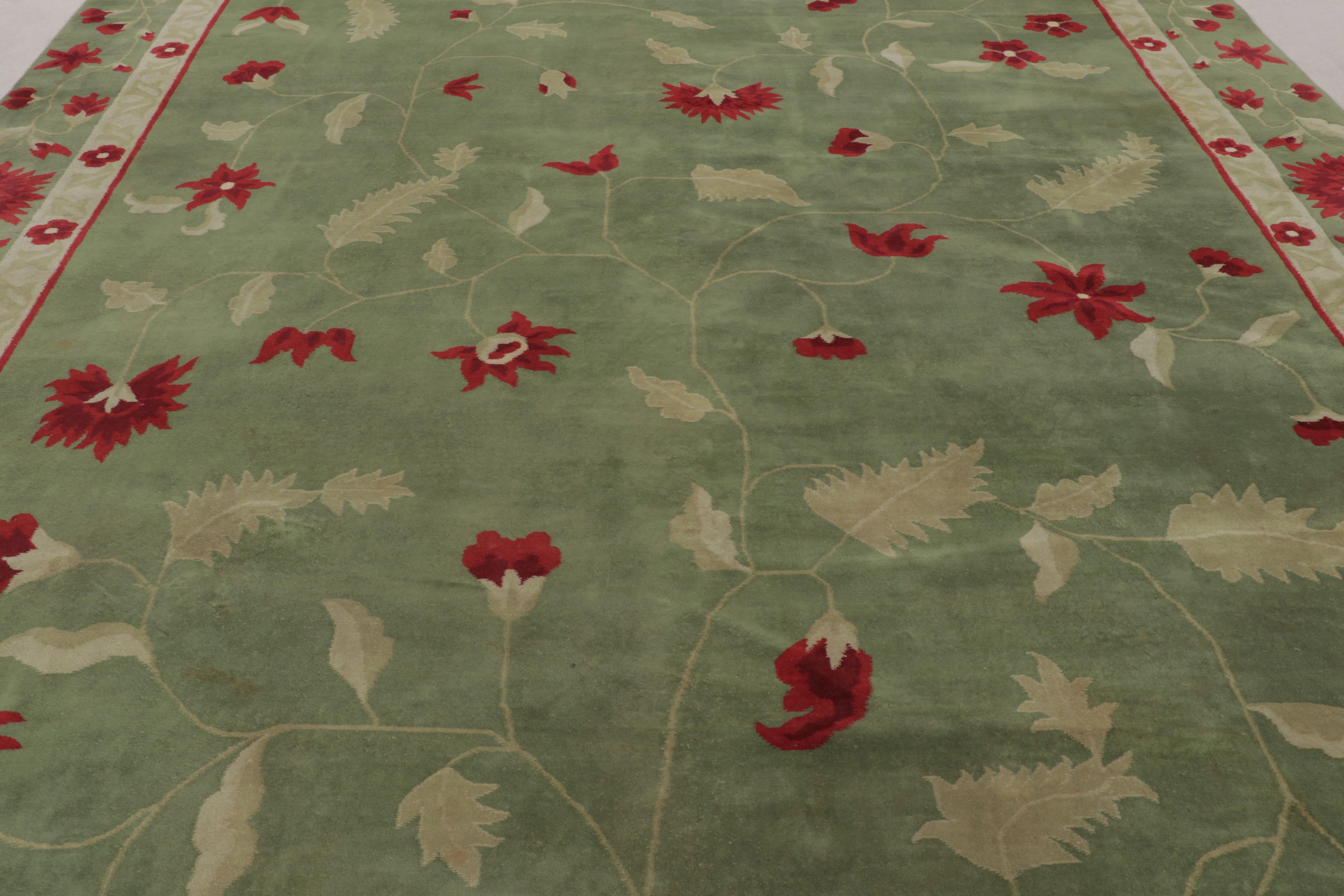 Art déco Tapis chinois ancien Art Deco des années 1920, vert Sage avec motif floral - Rug & Kilim en vente