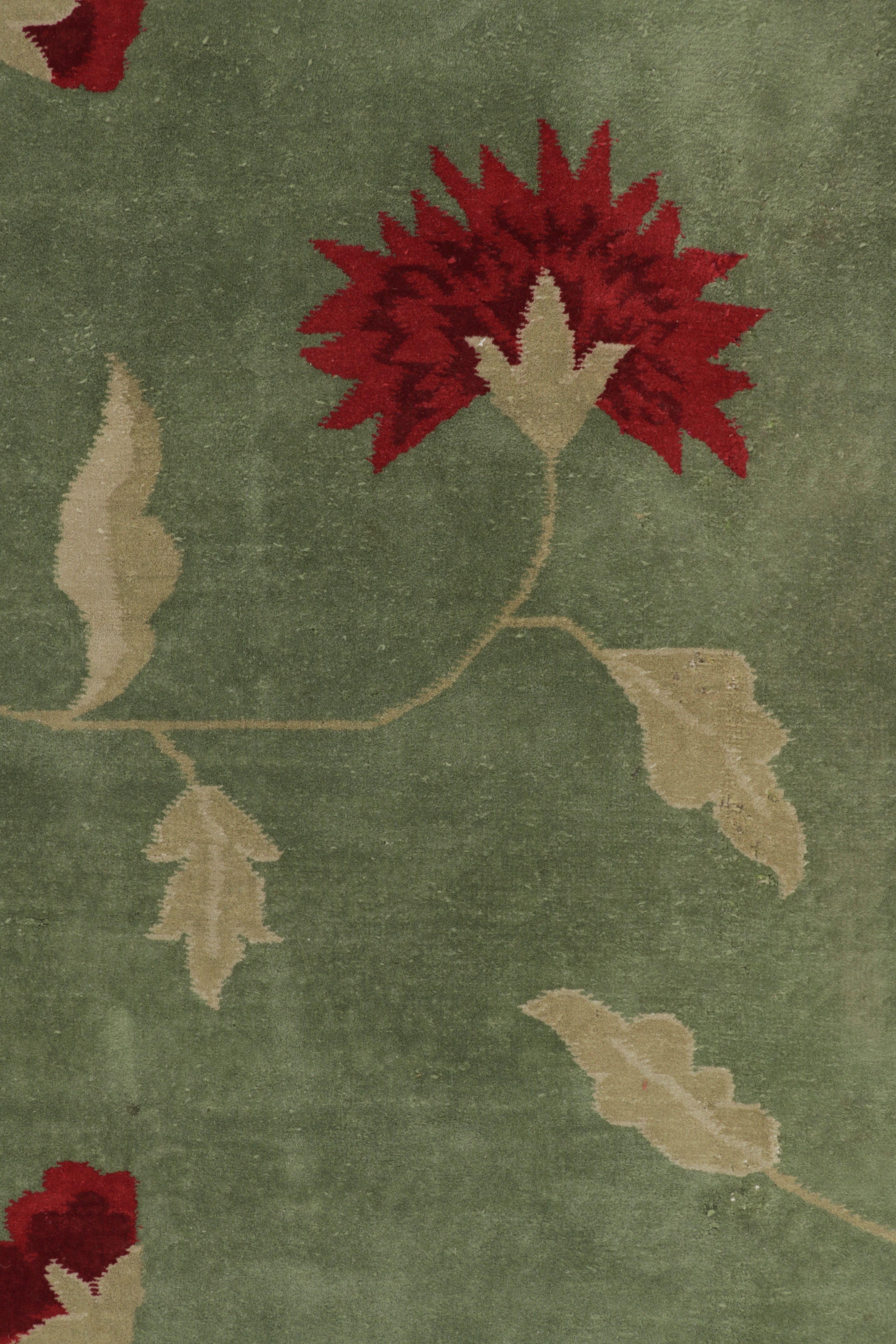 Noué à la main Tapis chinois ancien Art Deco des années 1920, vert Sage avec motif floral - Rug & Kilim en vente