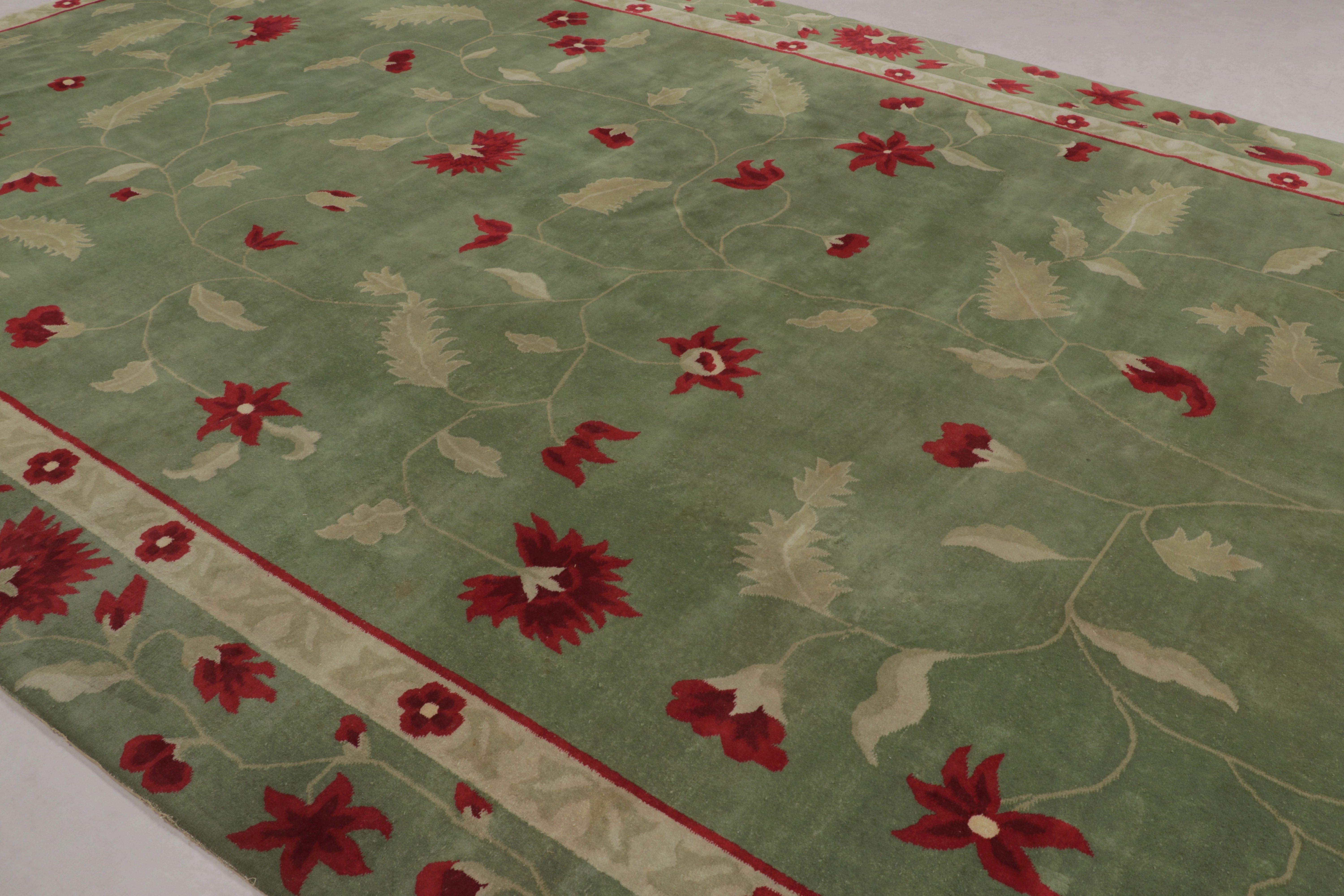 Tapis chinois ancien Art Deco des années 1920, vert Sage avec motif floral - Rug & Kilim Bon état - En vente à Long Island City, NY