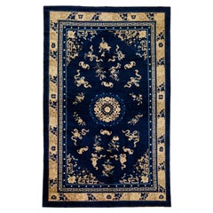 Tapis chinois ancien en laine de Pékin des années 1920, fabriqué à la main, bleu avec motif floral classique