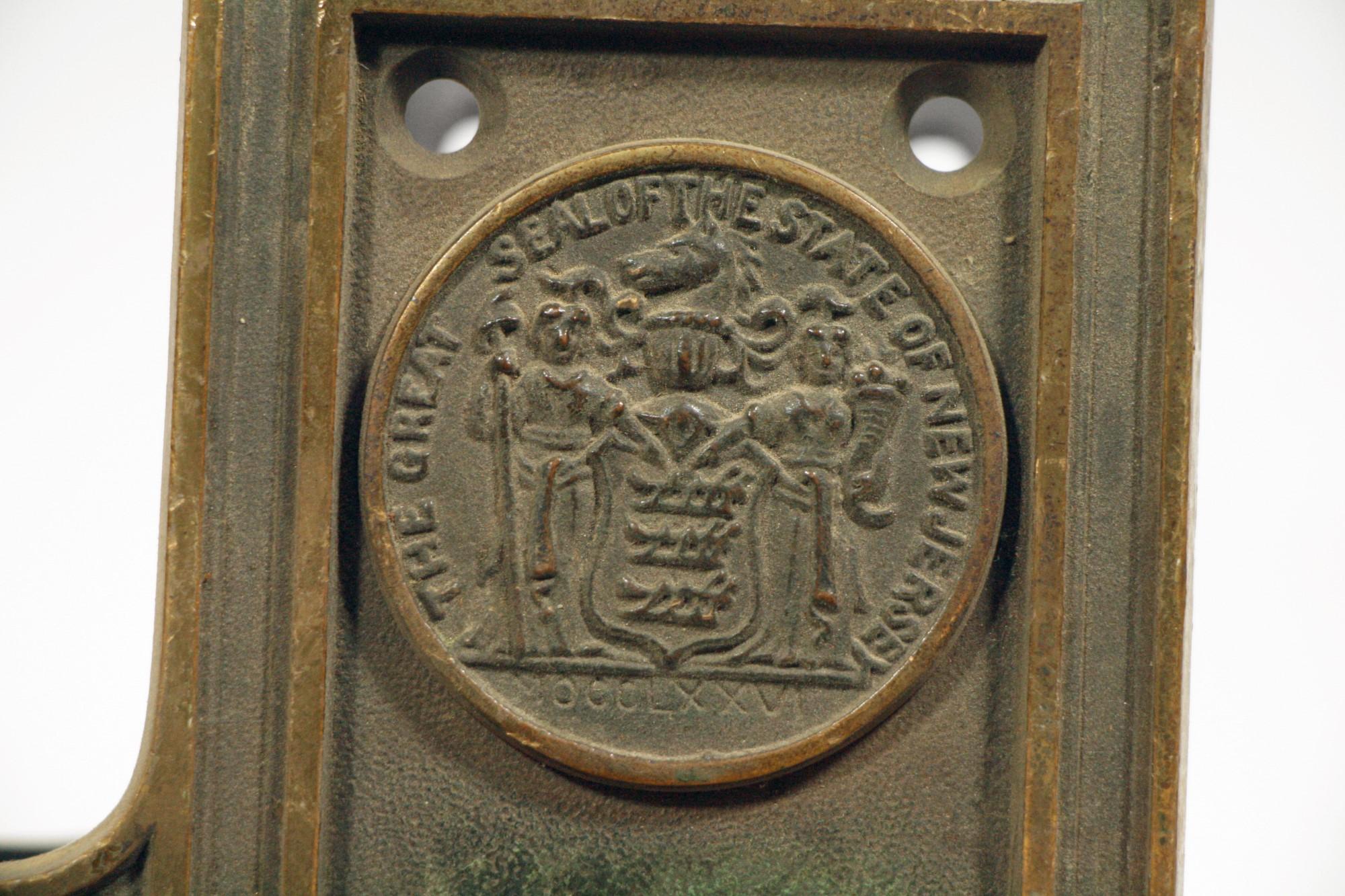 Sceau de porte à mono-verrouillage des années 1920 de style Corbin Seal du New Jersey Bon état à New York, NY