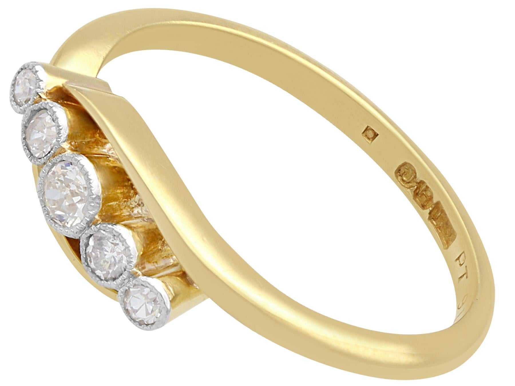 Antiker Fünf-Stein-Ring aus Diamant und Gelbgold aus den 1920er Jahren (Rundschliff) im Angebot
