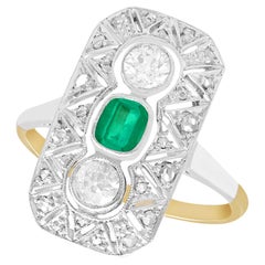 Bague cocktail ancienne en or jaune avec émeraudes et diamants des années 1920