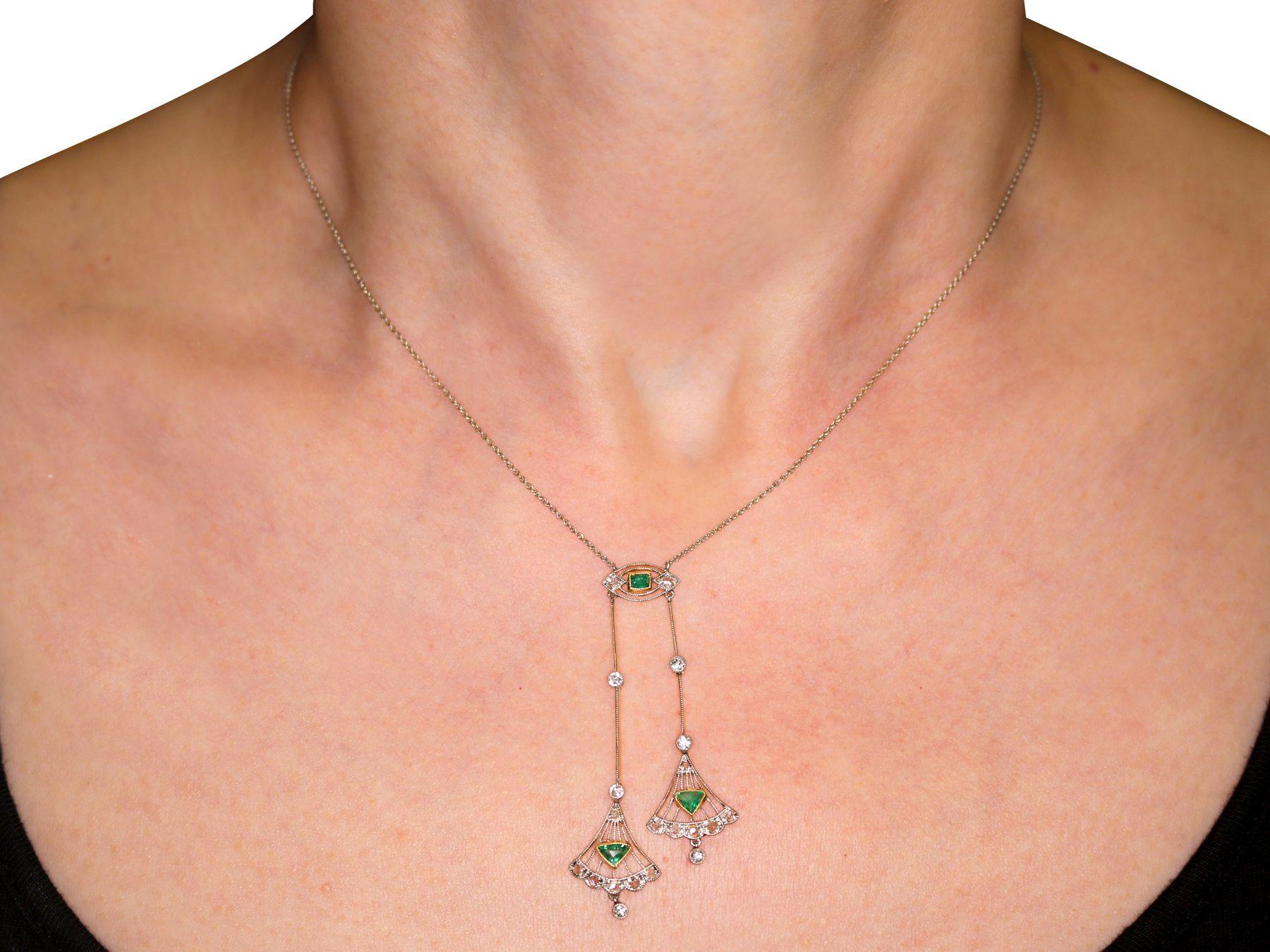 Women's 1920s Art Deco Emerald and Diamond Yellow Gold Necklace For Sale