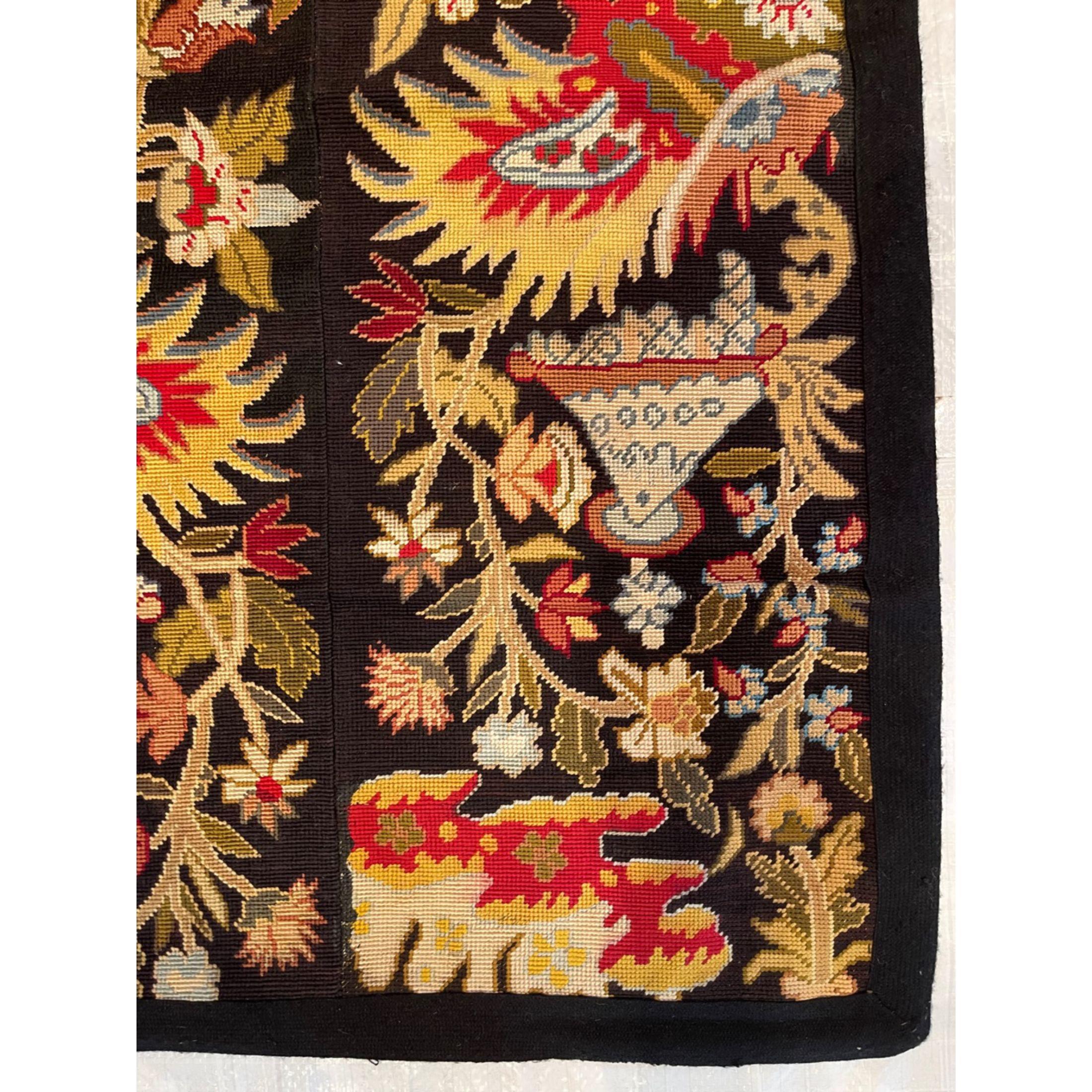 1920er Jahre Antike florale Design Teil Seide Nadelarbeit Teppich (Neorenaissance) im Angebot