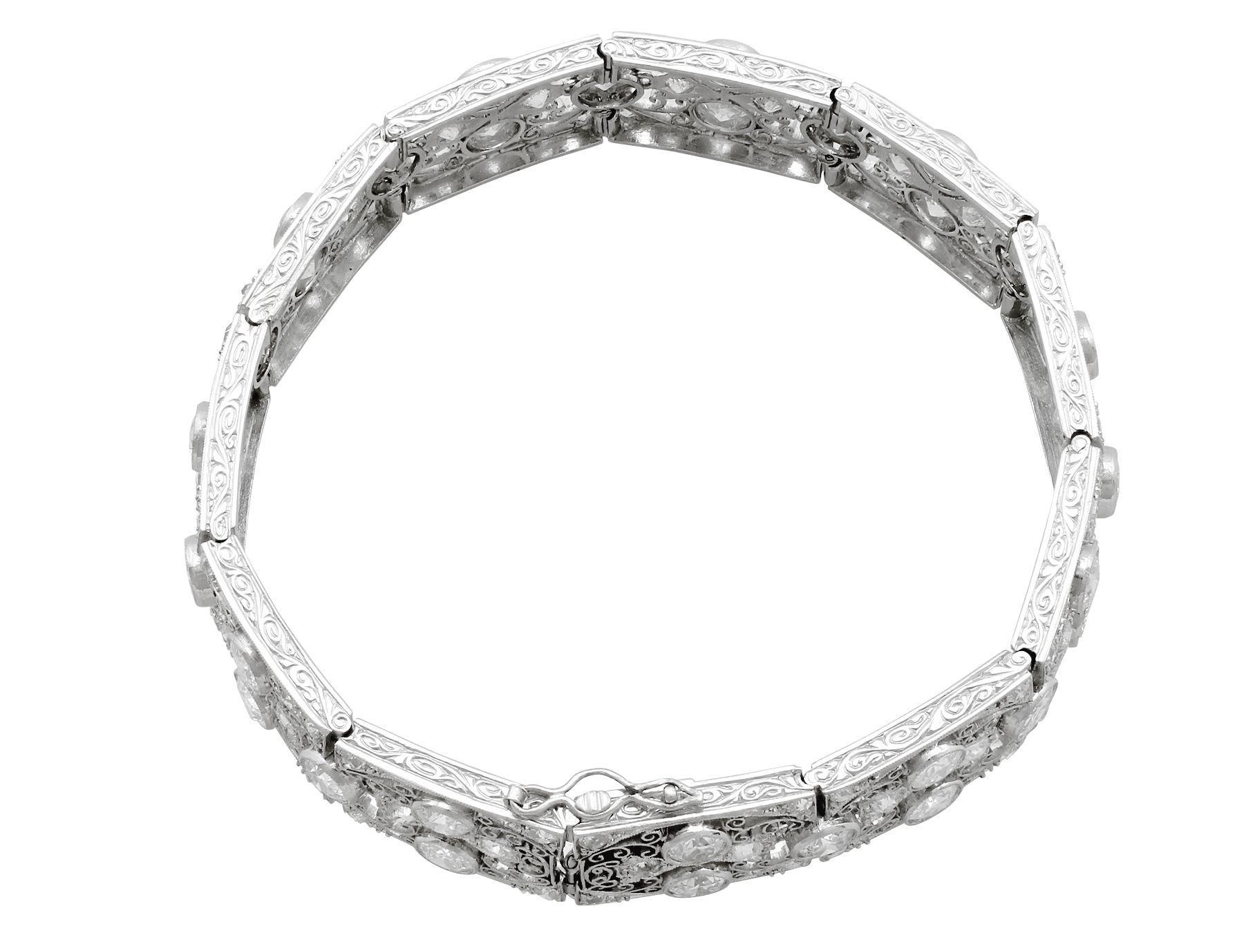 A magnificent antique 1920's 15.80 carat diamond and platinum, 18 karat white gold bracelet; part of our diverse antique jewellery and estate jewelry collections.

This magnificent, fine and impressive antique 1920's diamond bracelet has been