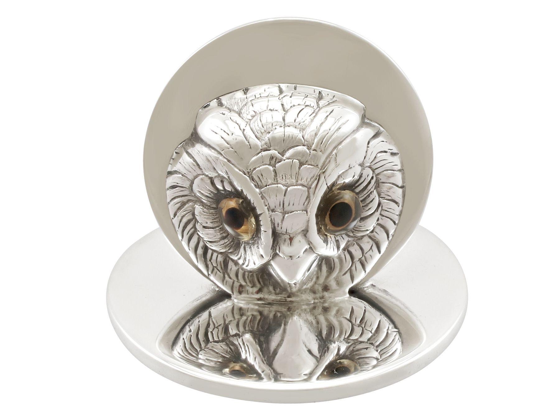An exceptional, fine and impressive set of four antique George V English sterling silver owl menu / card holders; an addition to our diverse dining silverware collection.

These exceptional, fine and impressive antique George V cast sterling silver