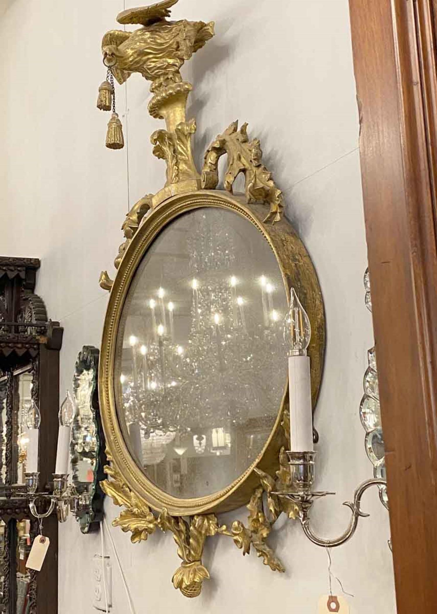 Antike Hand geschnitzt Gold vergoldet Spiegel Adler Ornament Quasten im Zustand „Gut“ im Angebot in New York, NY