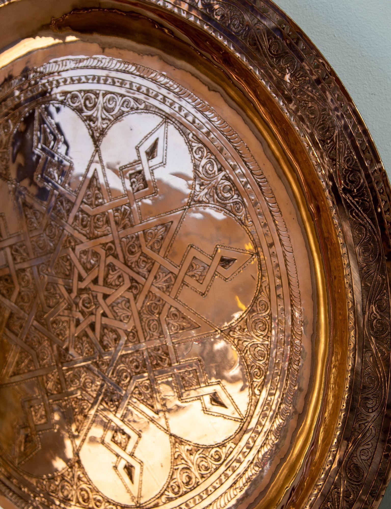 Plateau marocain ancien surdimensionné en métal et cuivre de 31 pouces de diamètre en vente 10