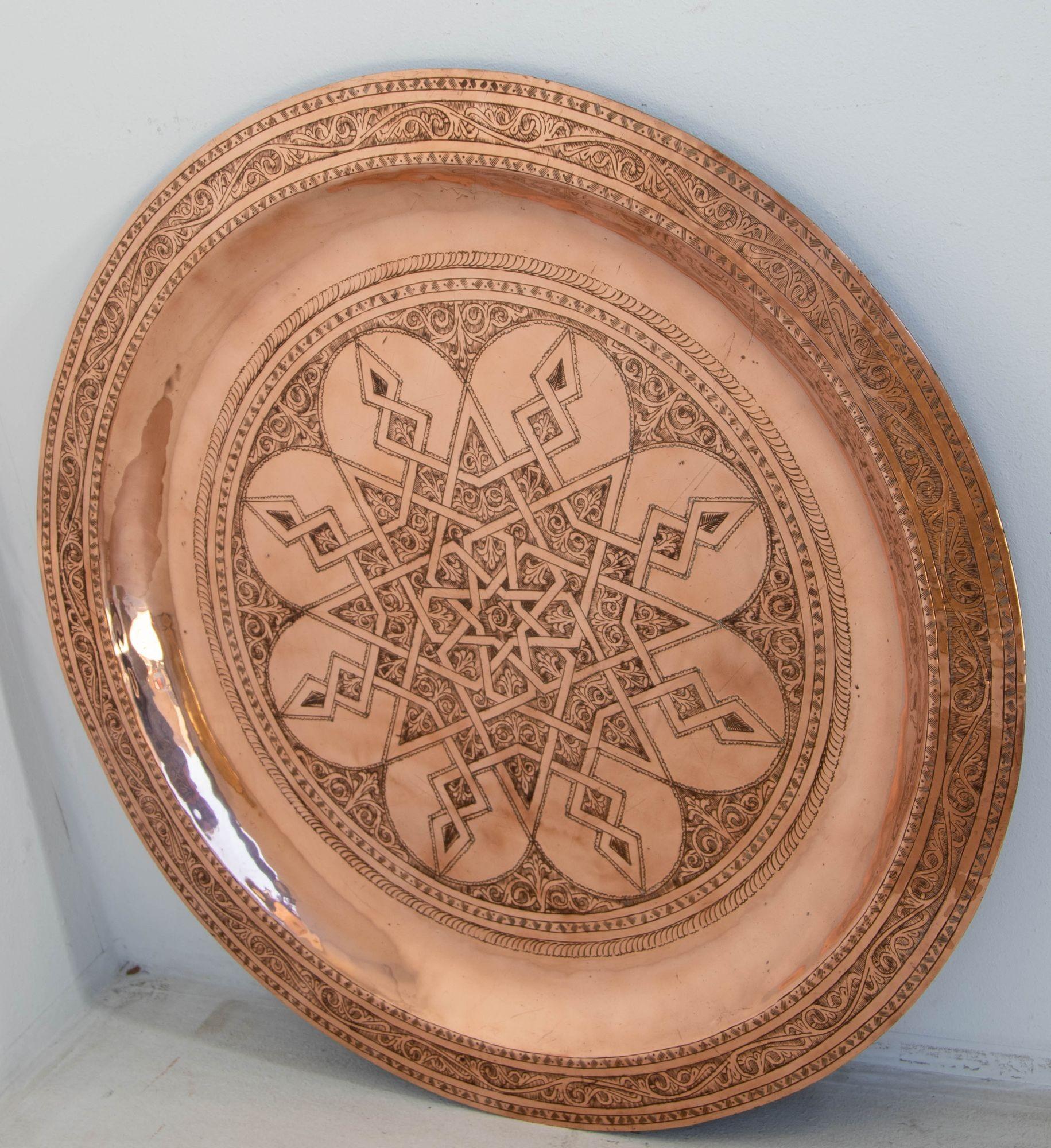 Antique Hand Tooled Oversized Moroccan Metal Copper Tray 31 in. D. Circa 1920's.
Antique hand tooled heavy huge collectible Moroccan metal copper tray platter charger, 38 inches diameter. Circa 1920's.
Stunning antique huge handcrafted Moroccan