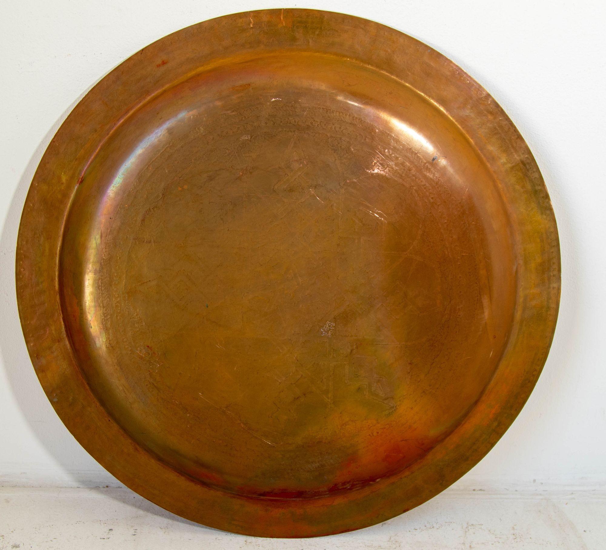 20th Century 1920s Antique Hand Tooled Oversized Moroccan Metal Copper Tray 31 in. D. For Sale