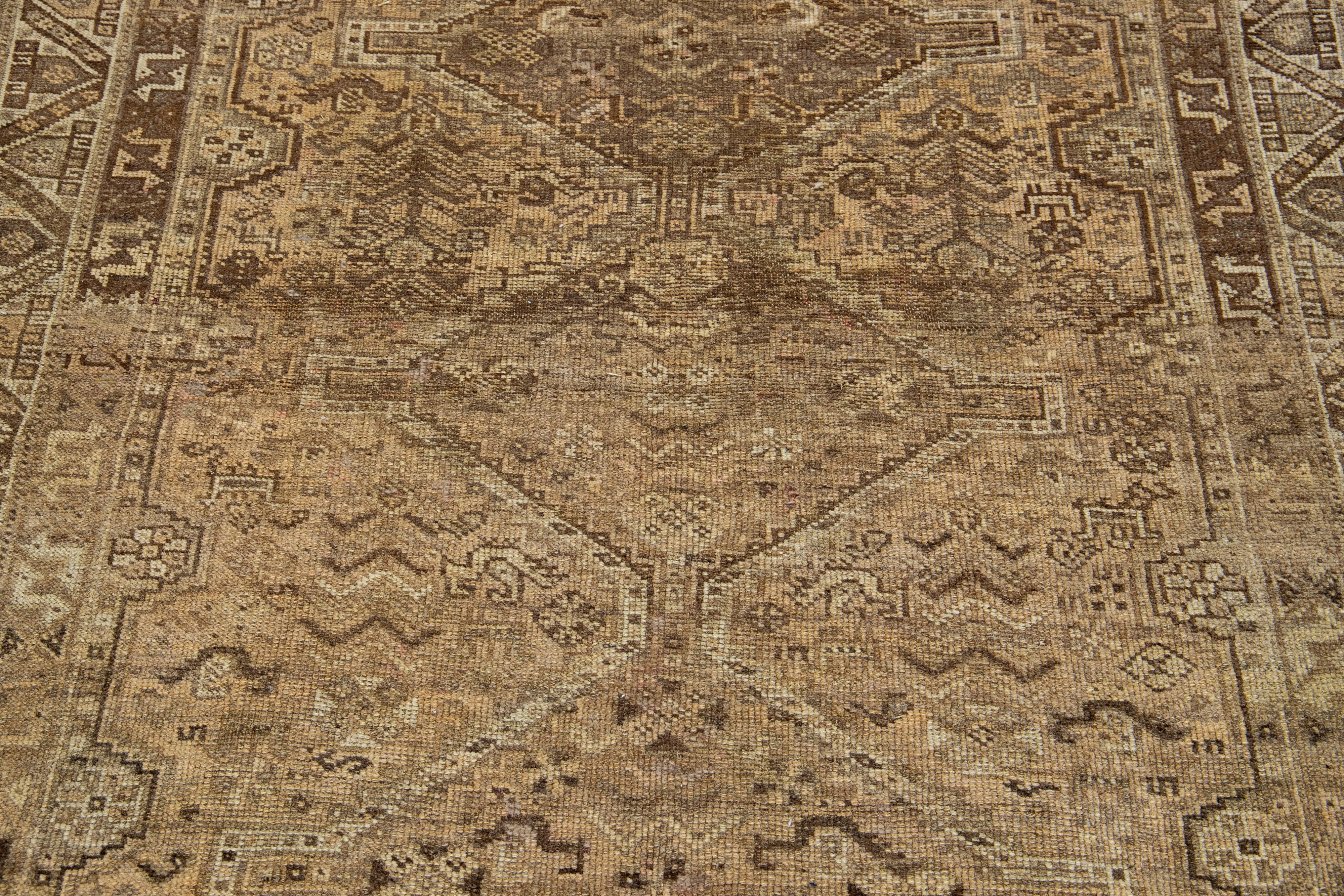 1920er Jahre antike handgefertigte persische Shiraz Scatter Wolle Teppich In Brown im Zustand „Gut“ im Angebot in Norwalk, CT