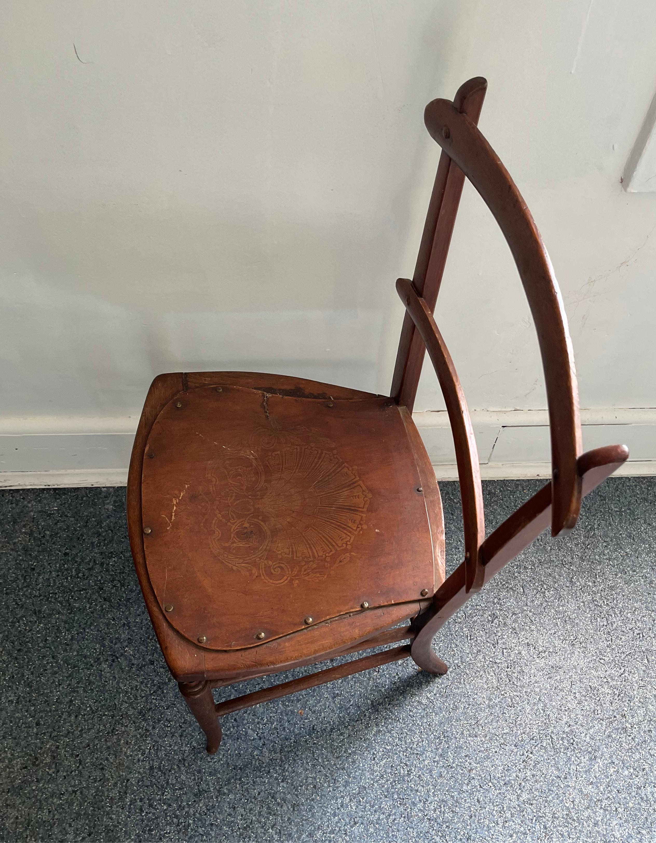 1920s Antique Luterma Bistro Bentwod Chair from Estonia, Northern Europe For Sale 3
