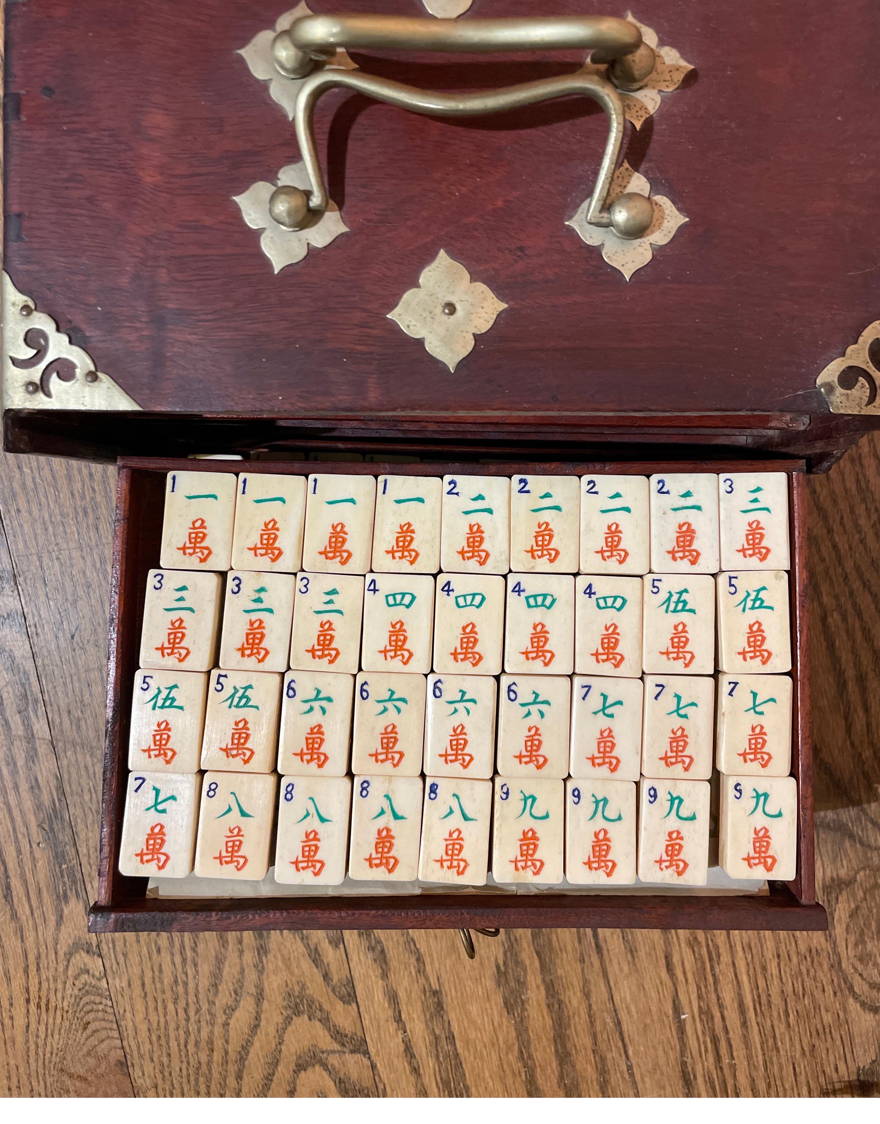 Mahjong Antiguo de Bambú y Hueso de los Años 20 Juego de Caja Tallado y Pintado a Mano 2