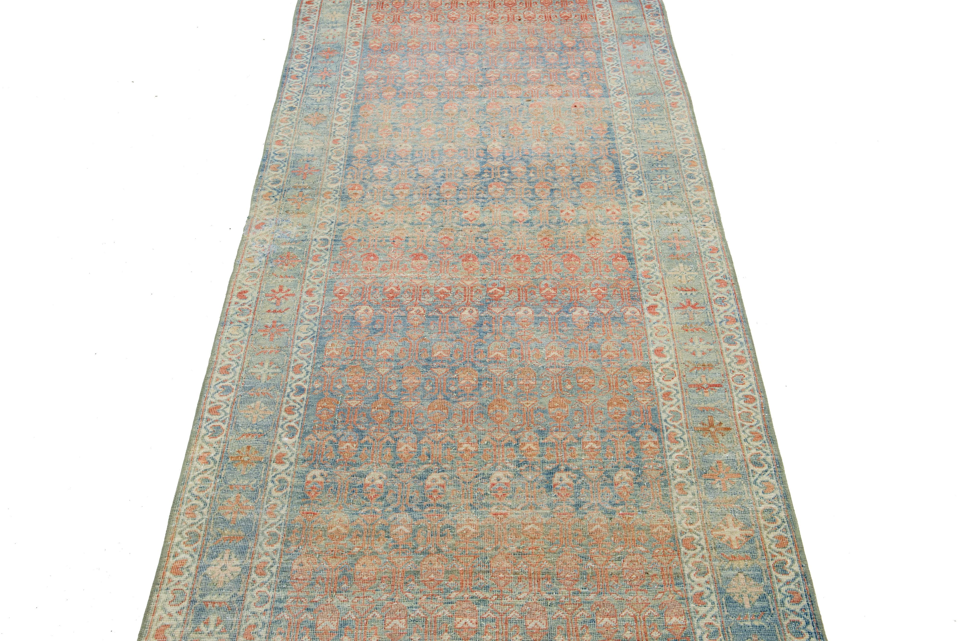 XX secolo Runner lungo in lana blu Malayer antico degli anni '20 con design/One in vendita