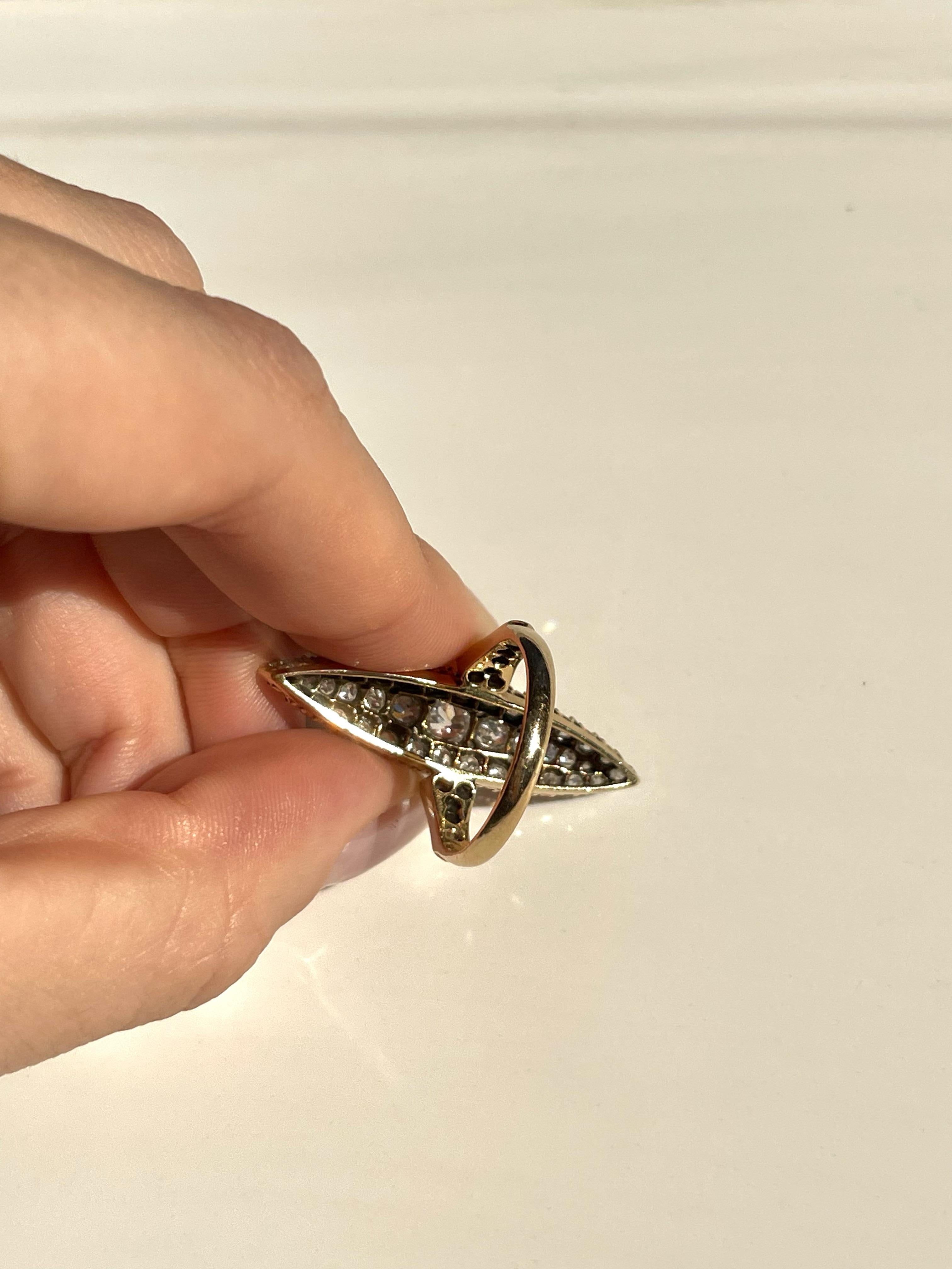 1920s Antique Marquise Shaped Diamond Rose Old Cut Encrusted Shining Pave Ring (Bague pavée brillante) Unisexe en vente