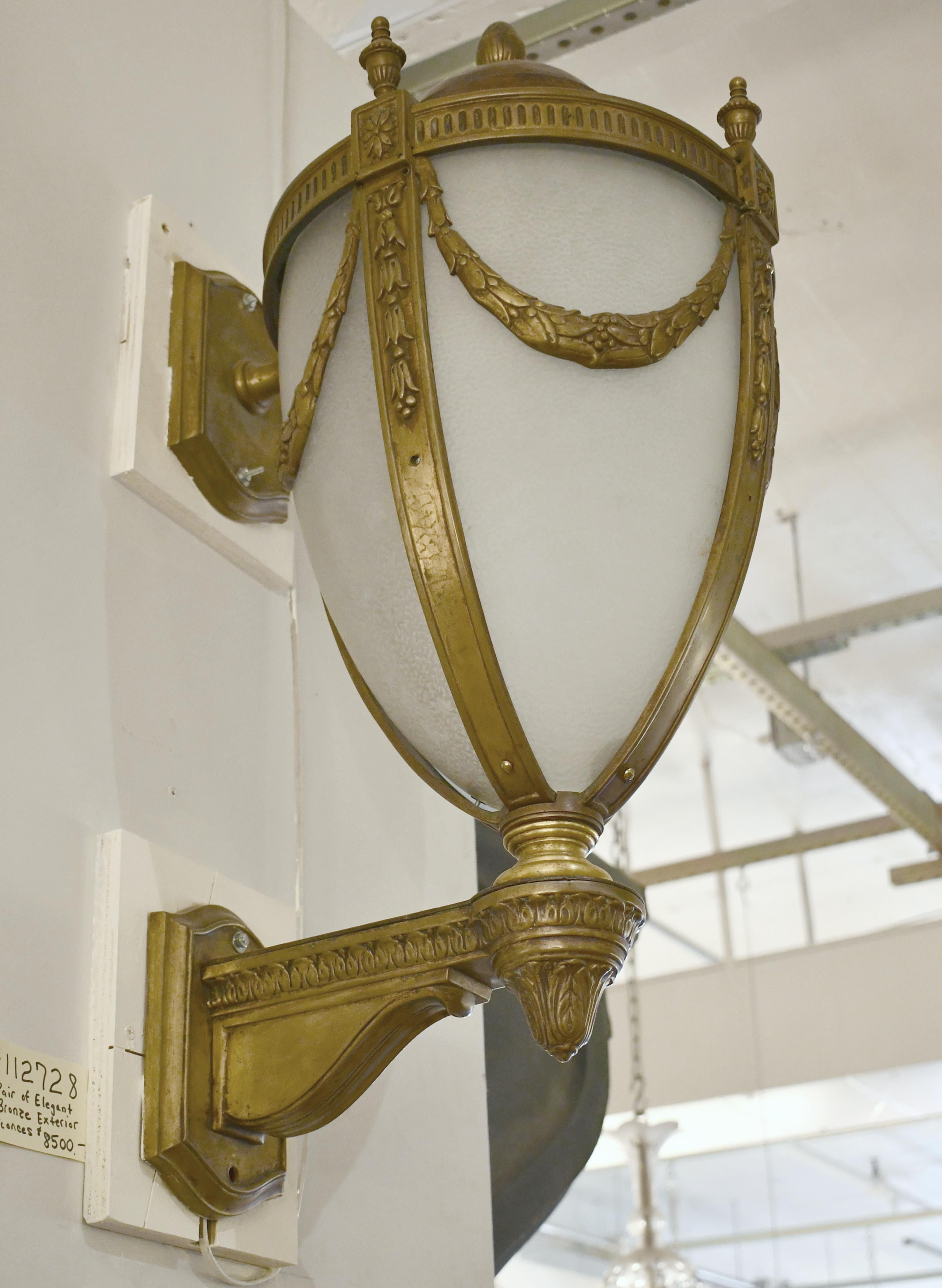 1920s Antique Pair of Beaux Arts Exterior Wall Sconces in Cast Bronze In Good Condition In New York, NY