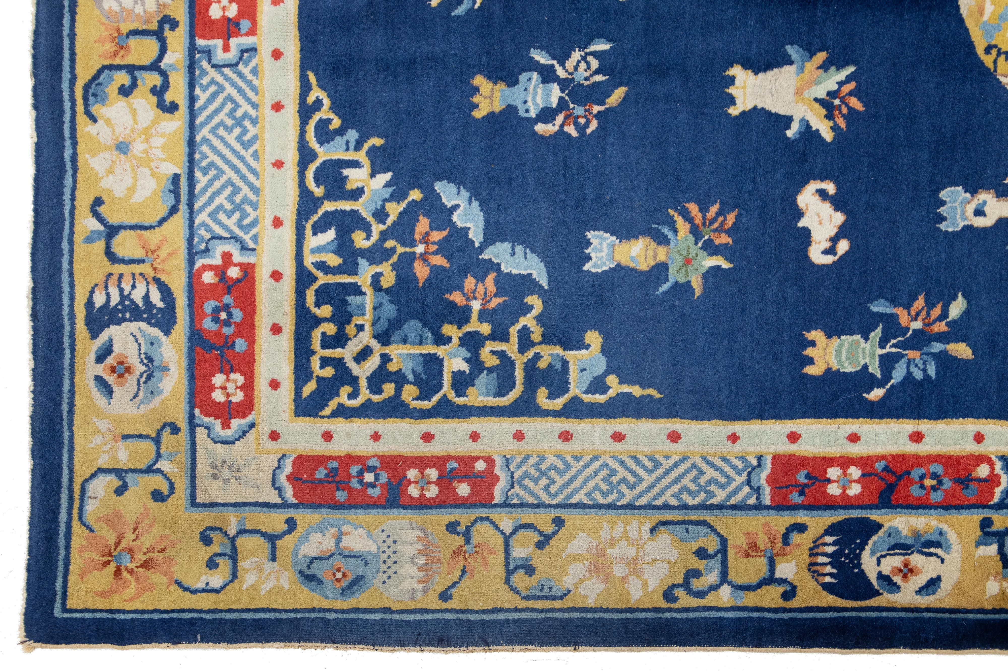 20ième siècle Tapis chinois ancien des années 1920 conçu à Pékin en bleu, fabriqué à la main en vente
