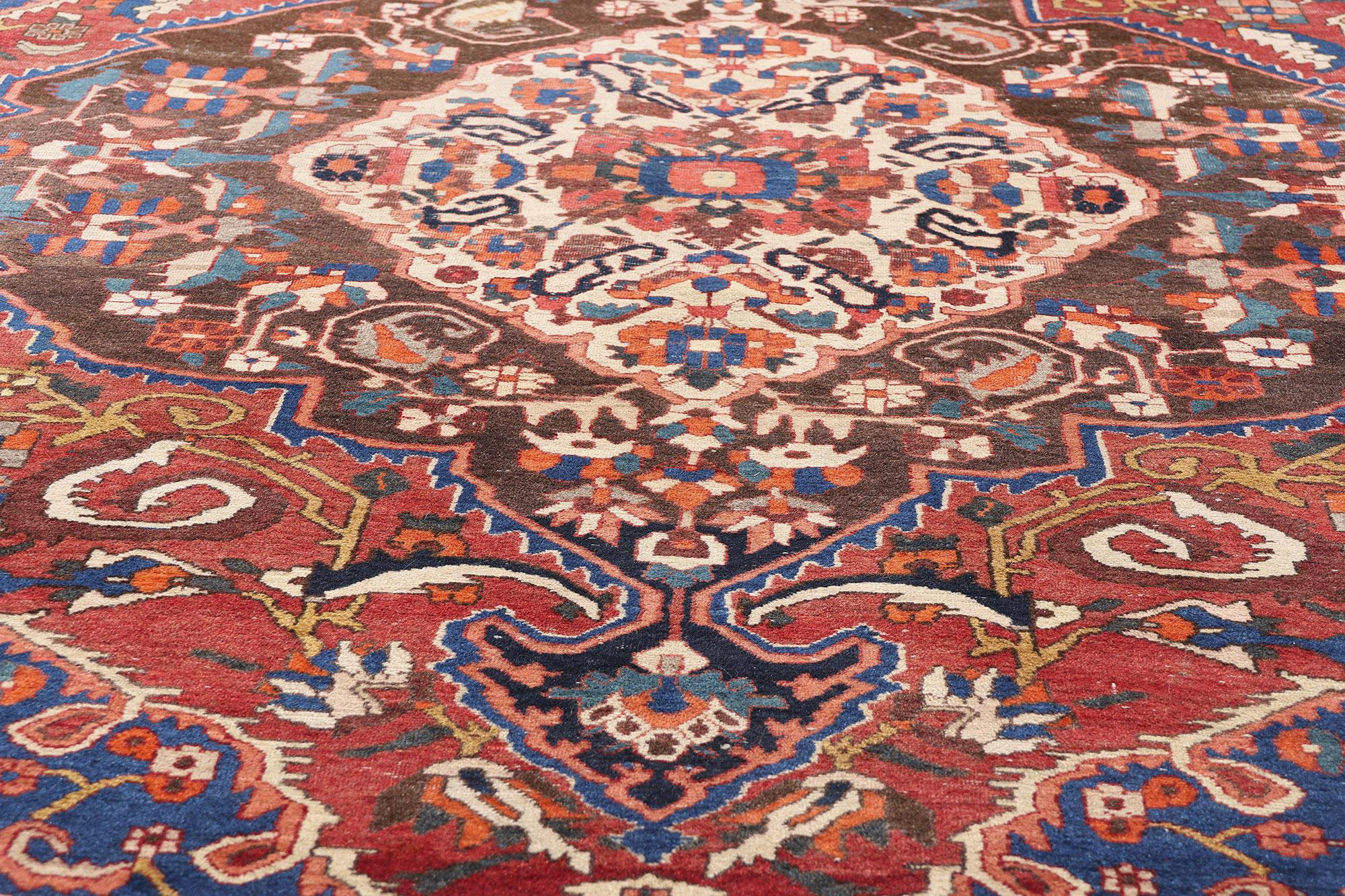 Noué à la main Tapis persan Bakhtiari ancien des années 1920 avec style moderne en vente