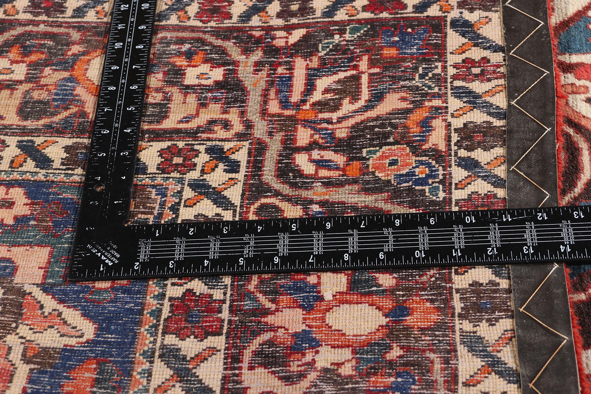 20ième siècle Tapis persan Bakhtiari ancien des années 1920 avec style moderne en vente