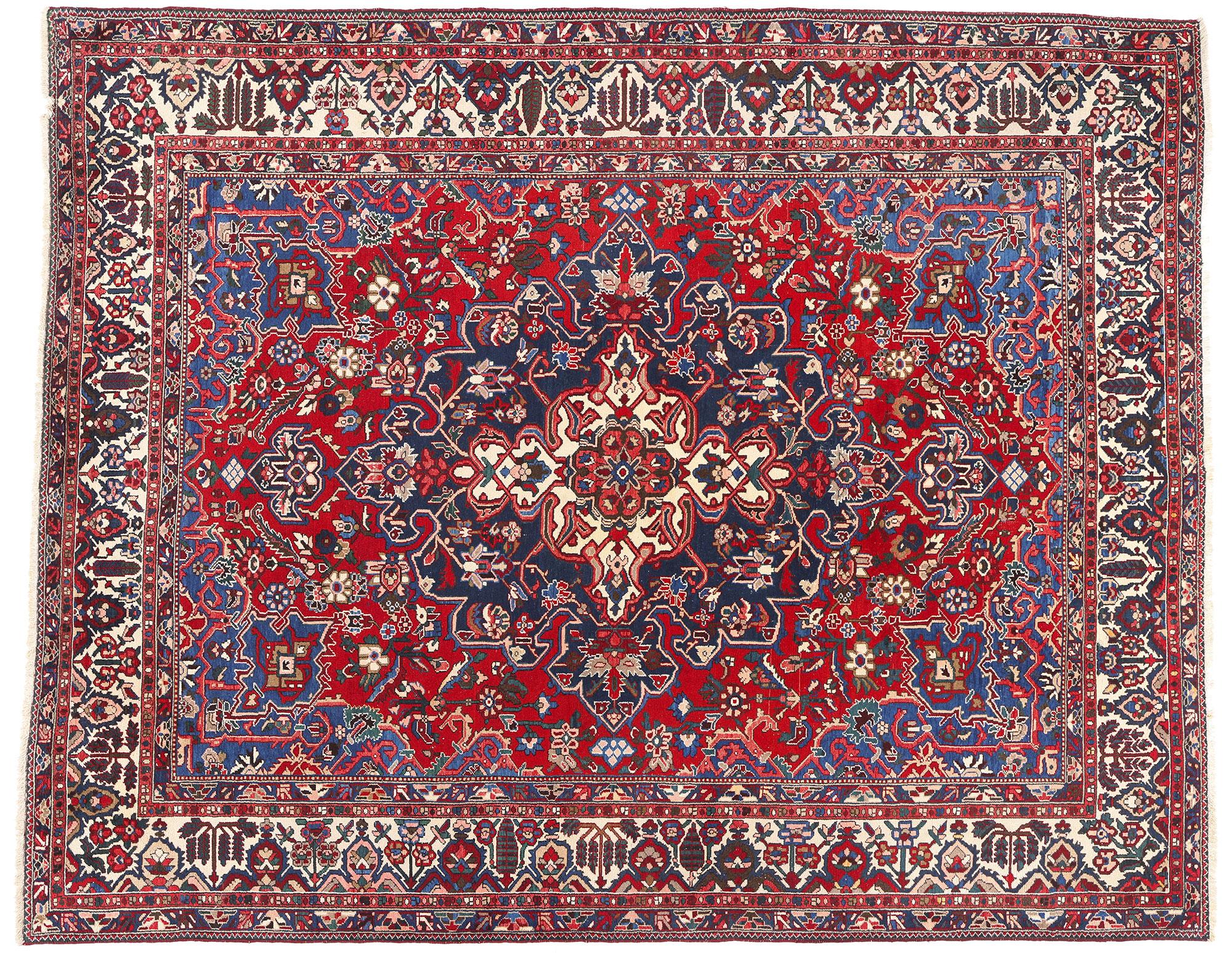 Tapis persan Bakhtiari ancien des années 1920 avec style traditionnel en vente 2