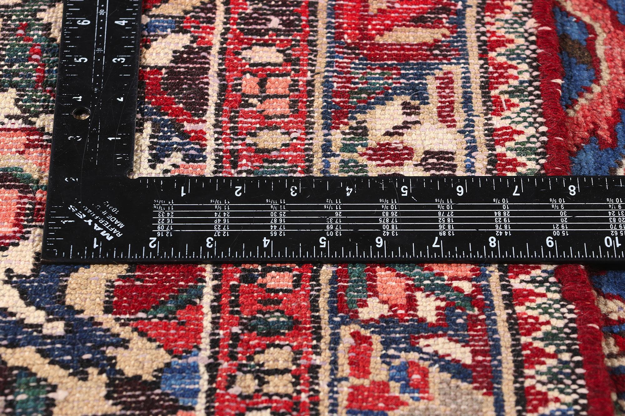 Tapis persan Bakhtiari ancien des années 1920 avec style traditionnel Bon état - En vente à Dallas, TX