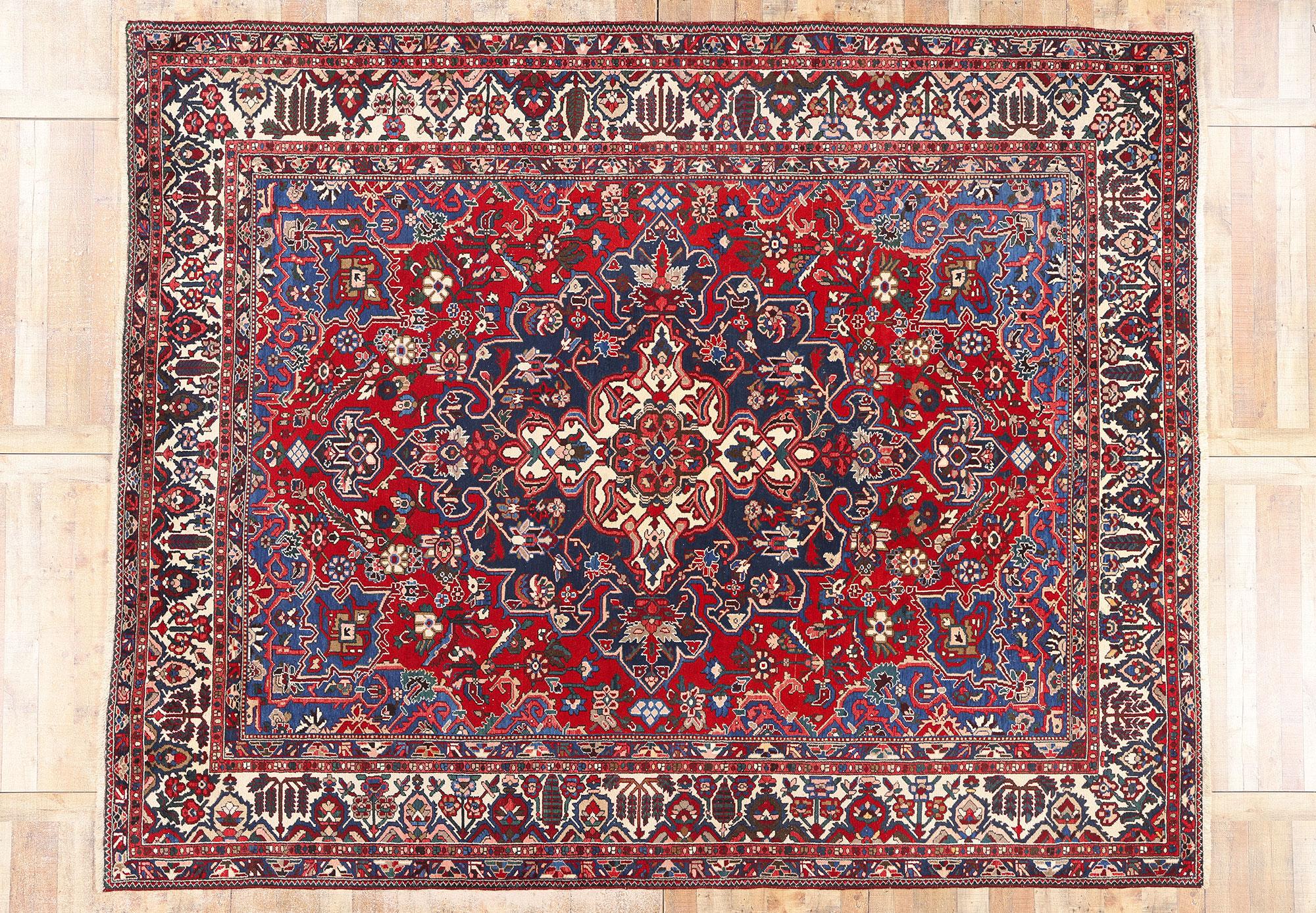 Tapis persan Bakhtiari ancien des années 1920 avec style traditionnel en vente 1
