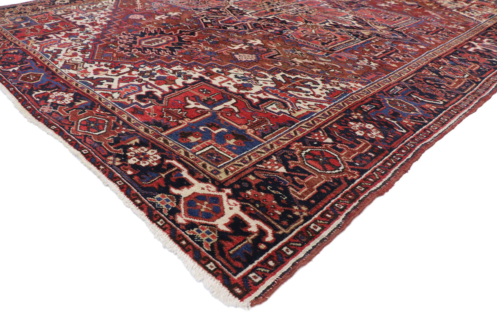 77644 Alfombra Persa Antigua Heriz, 09'03 x 12'04. Procedentes de la región de Heris, en el noroeste de Irán, las alfombras persas Heriz son famosas por sus precisos dibujos geométricos y el meticuloso contorno de sus motivos. Elaboradas con lana de