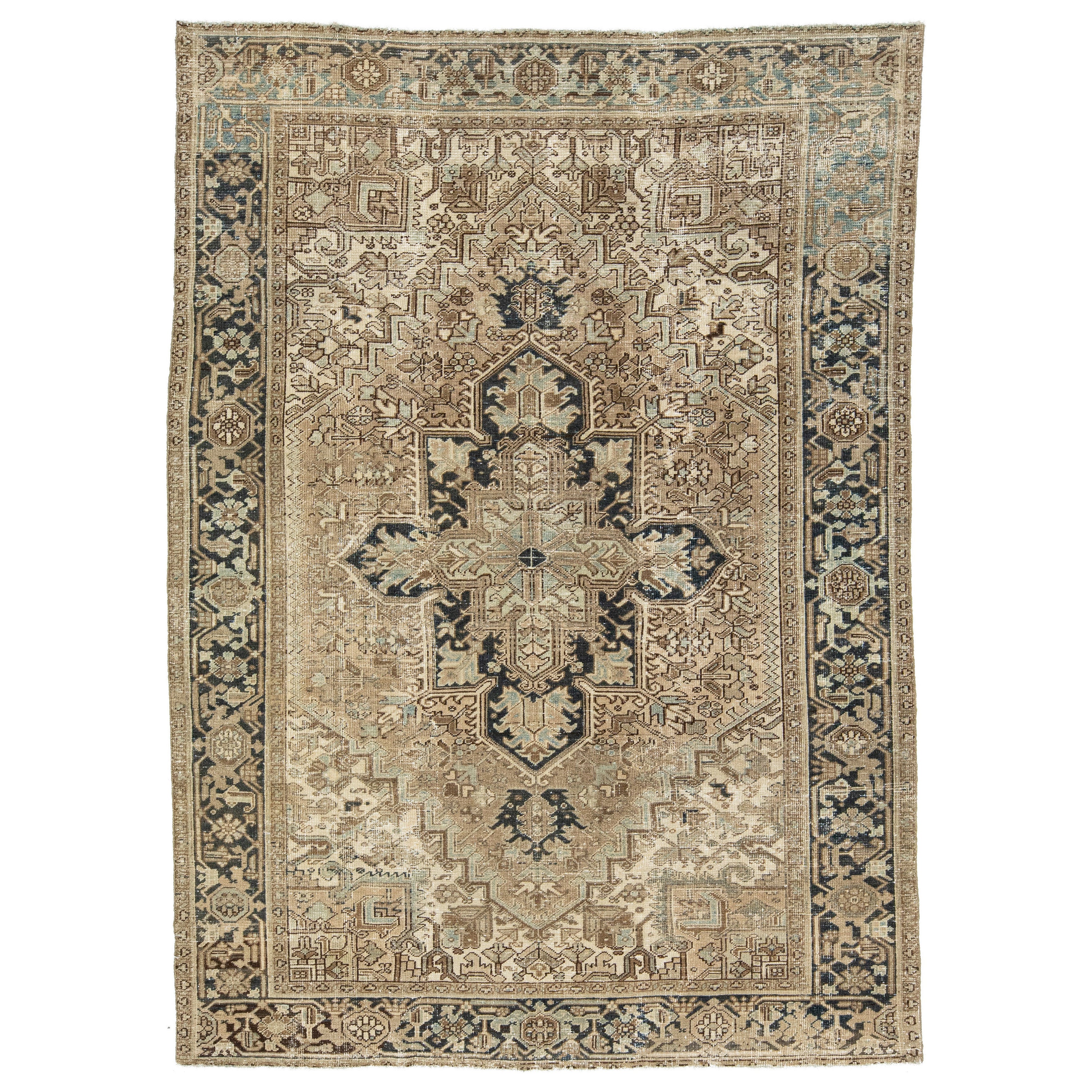 1920er Jahre antike persische Heriz Wolle Teppich handgefertigt in Beige mit Medaillon Design im Angebot