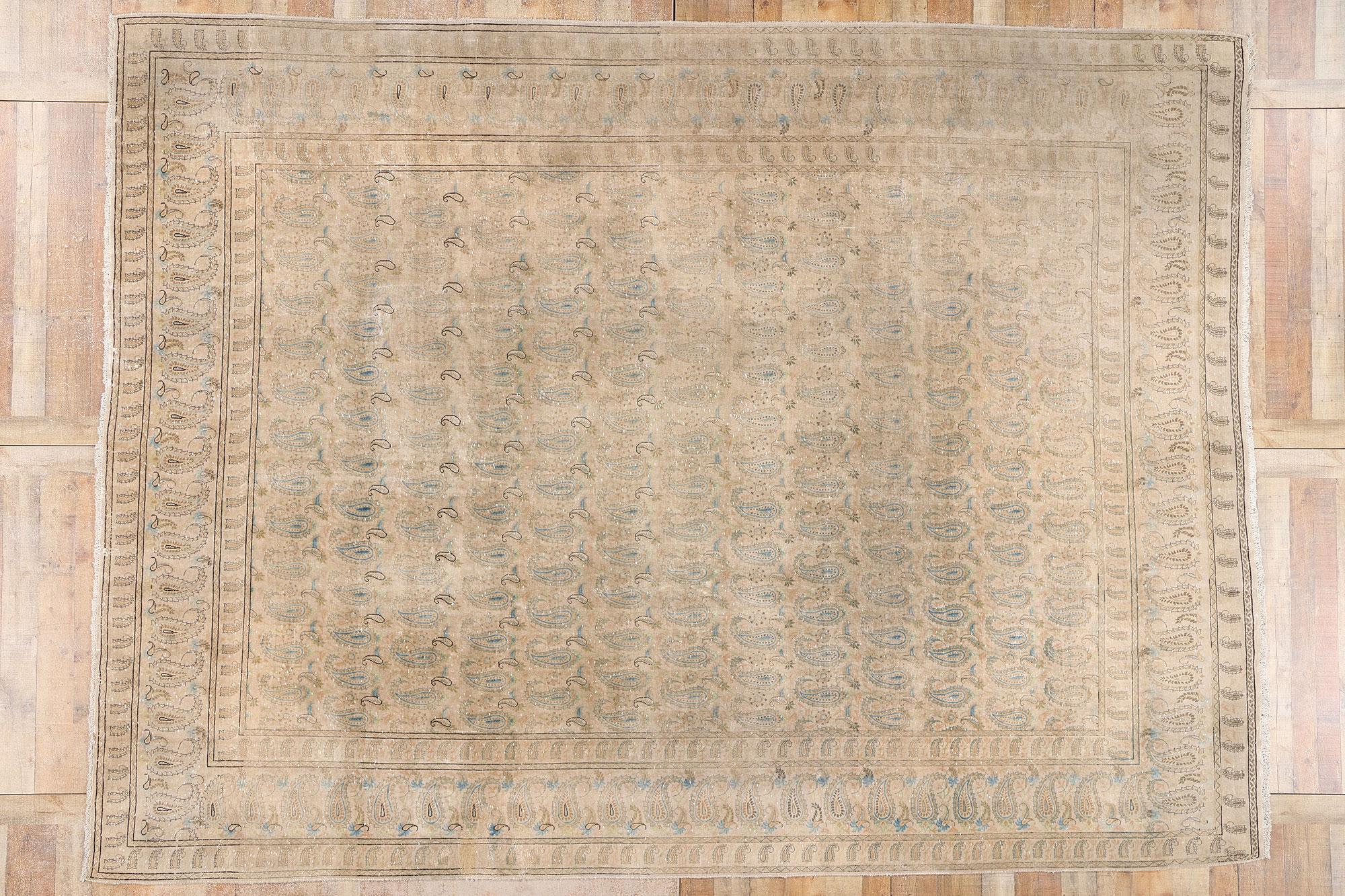 Antiker persischer Kashan-Teppich aus den 1920er Jahren, verwitterte Finesse trifft auf belgischen Chic im Angebot 1