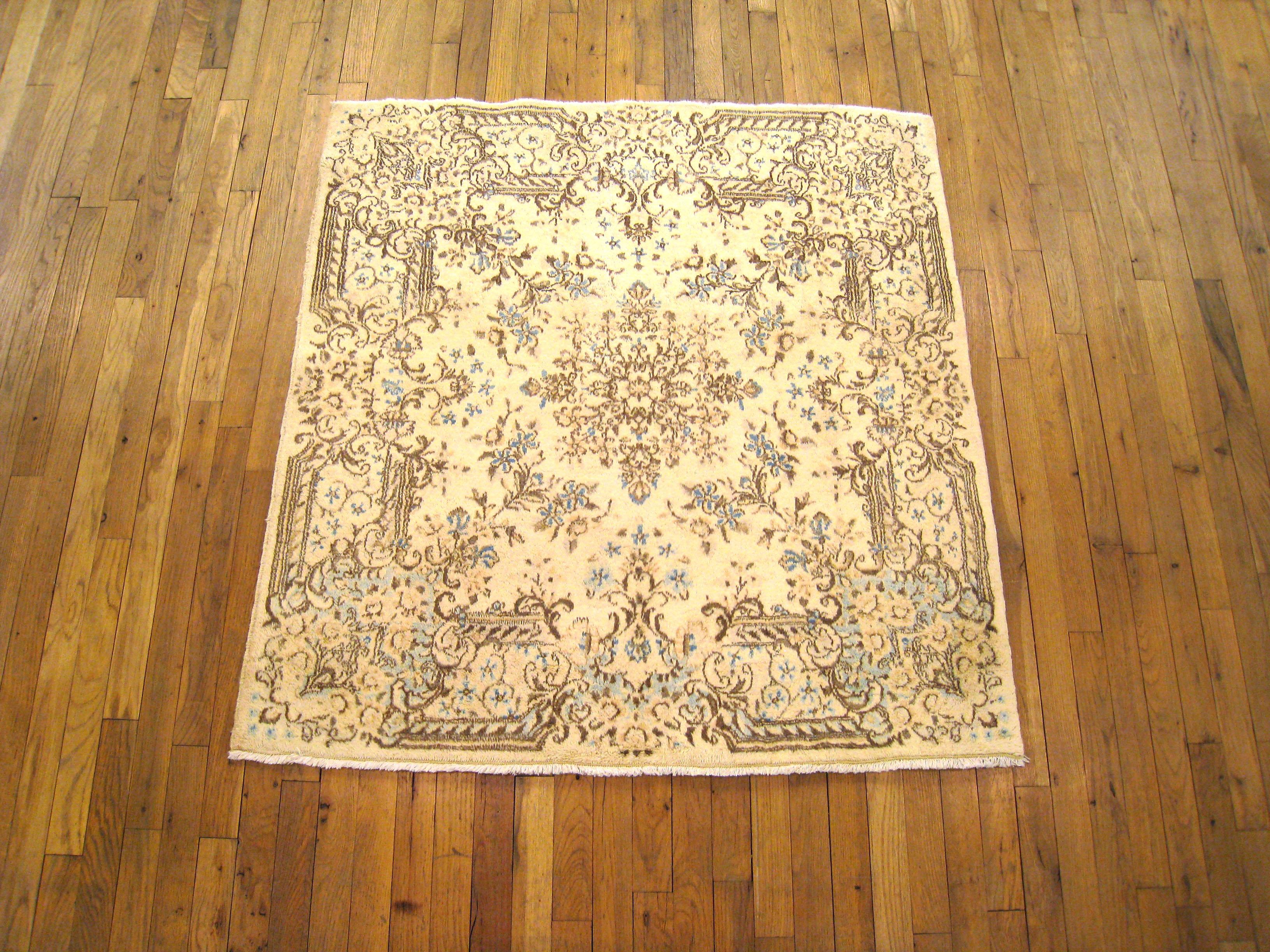An antique Persian Kerman Oriental rug, circa 1920, size: 4'1