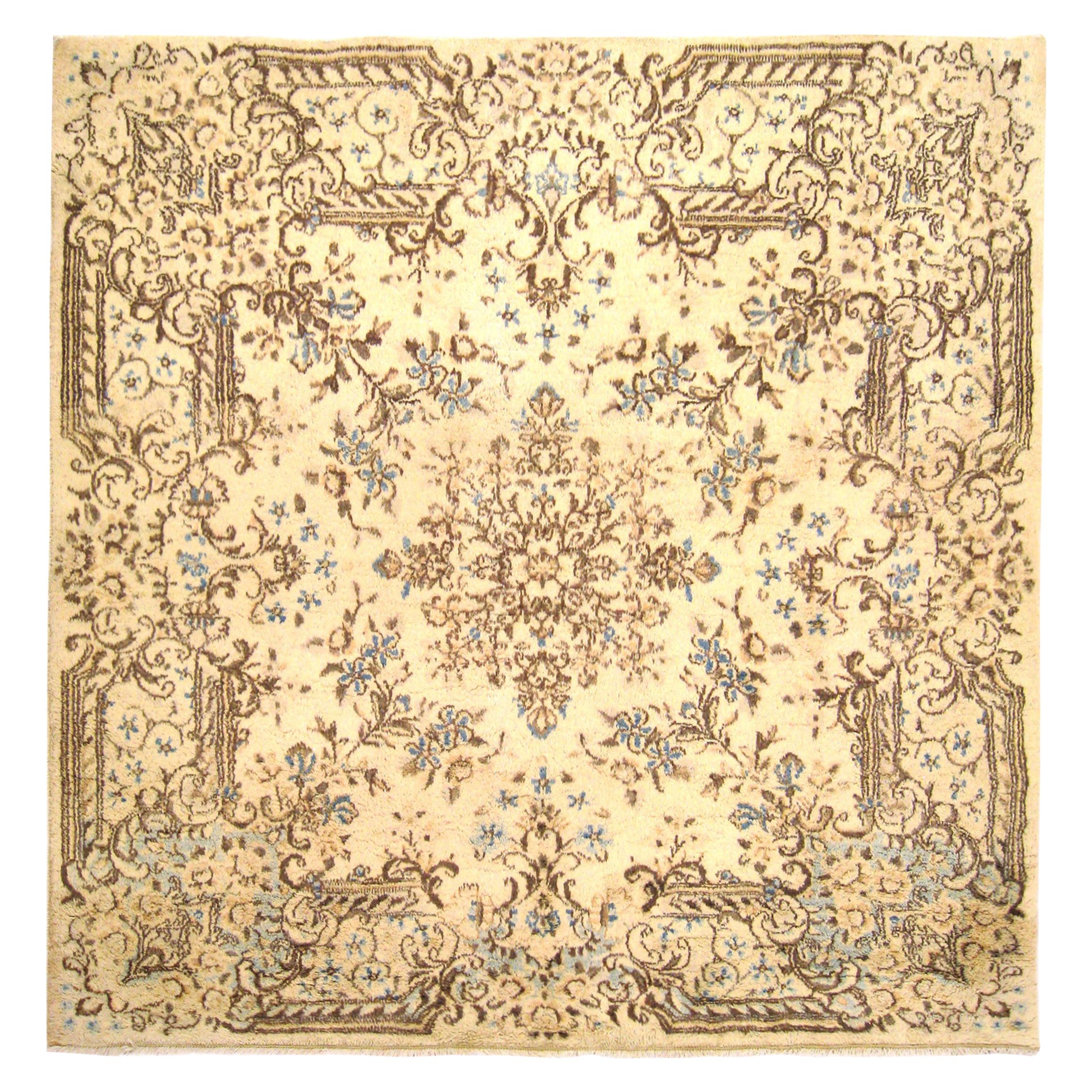 Antiker persischer Kerman Orientteppich:: klein quadratisch:: mit floralem Muster