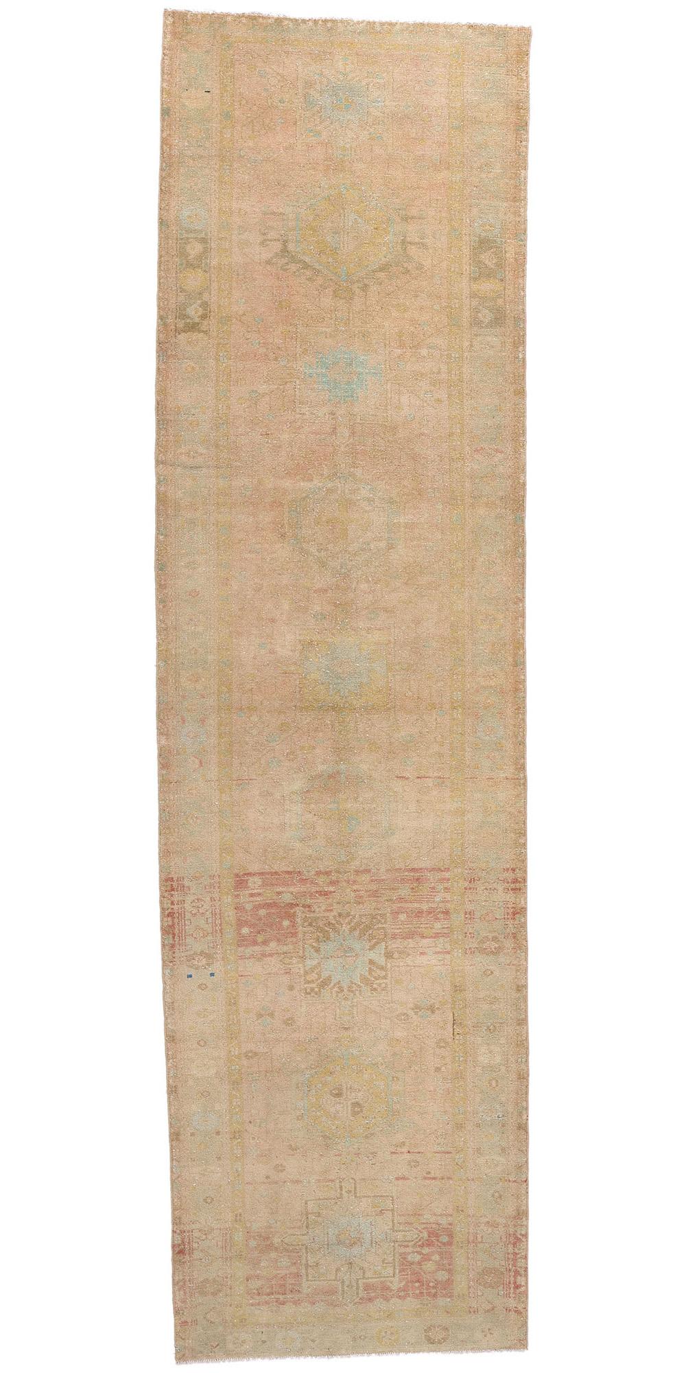 Tapis de couloir persan ancien du Nord-Ouest des années 1920 avec style tribal en vente 2