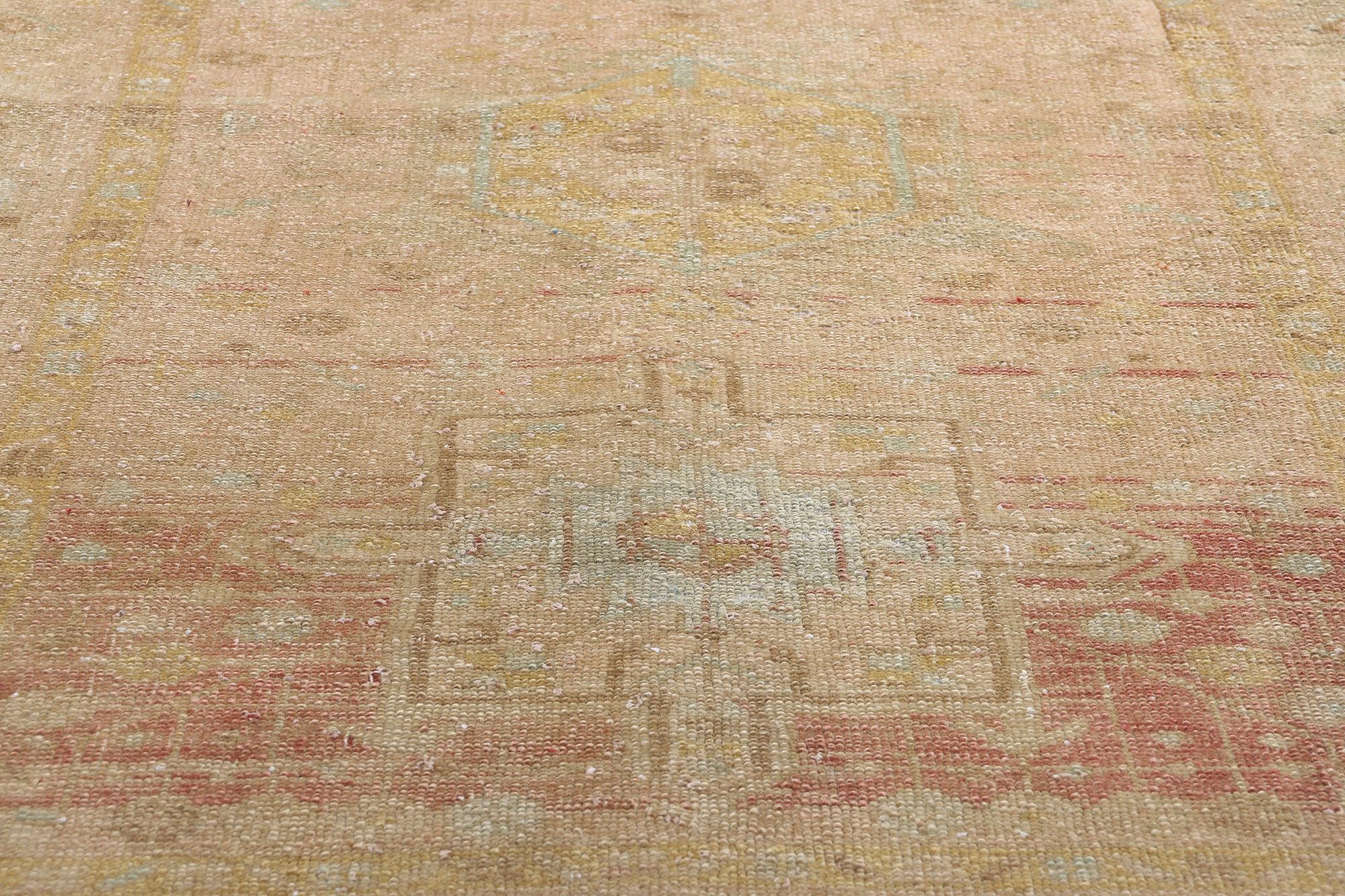 Noué à la main Tapis de couloir persan ancien du Nord-Ouest des années 1920 avec style tribal en vente