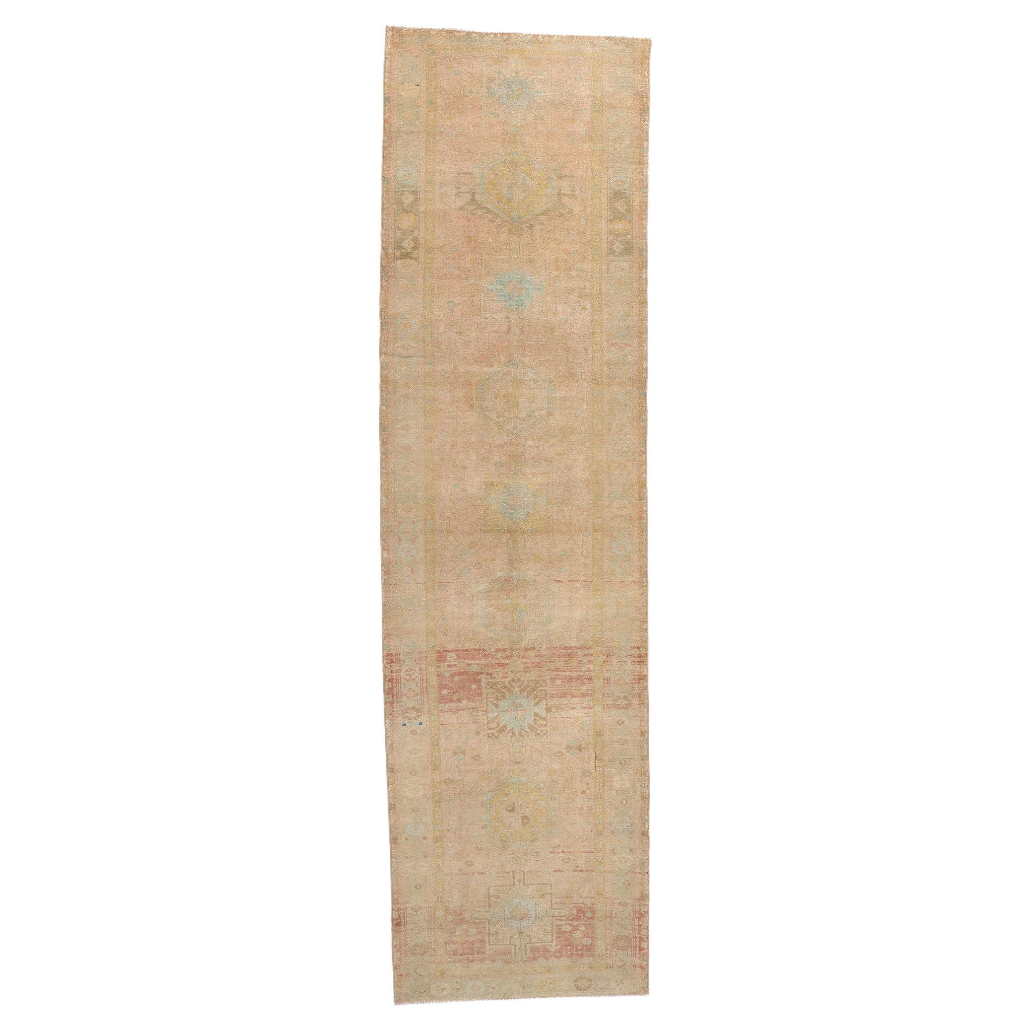 Antigua alfombra persa del noroeste de 1920 con estilo tribal