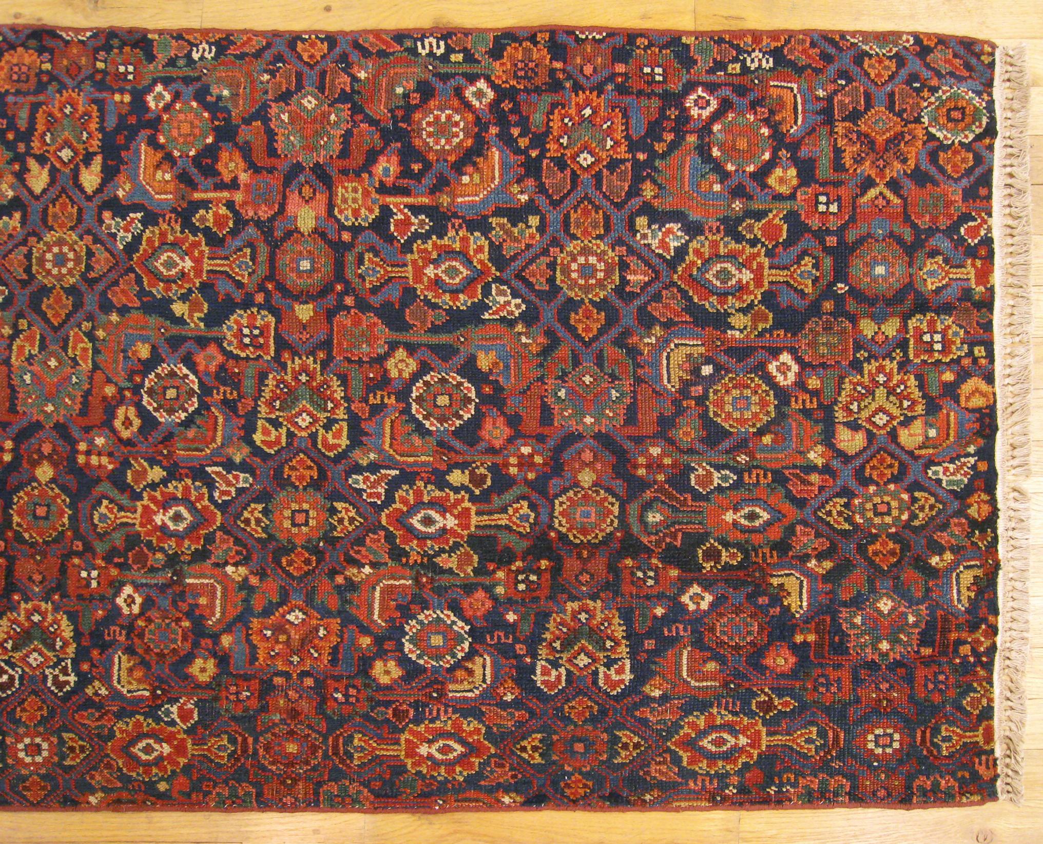 Antiker, grenzenloser, persischer, orientalischer Teppich aus dem Nordwesten Persiens, kleine Größe, Repeating Herati  (Ostasiatisch) im Angebot
