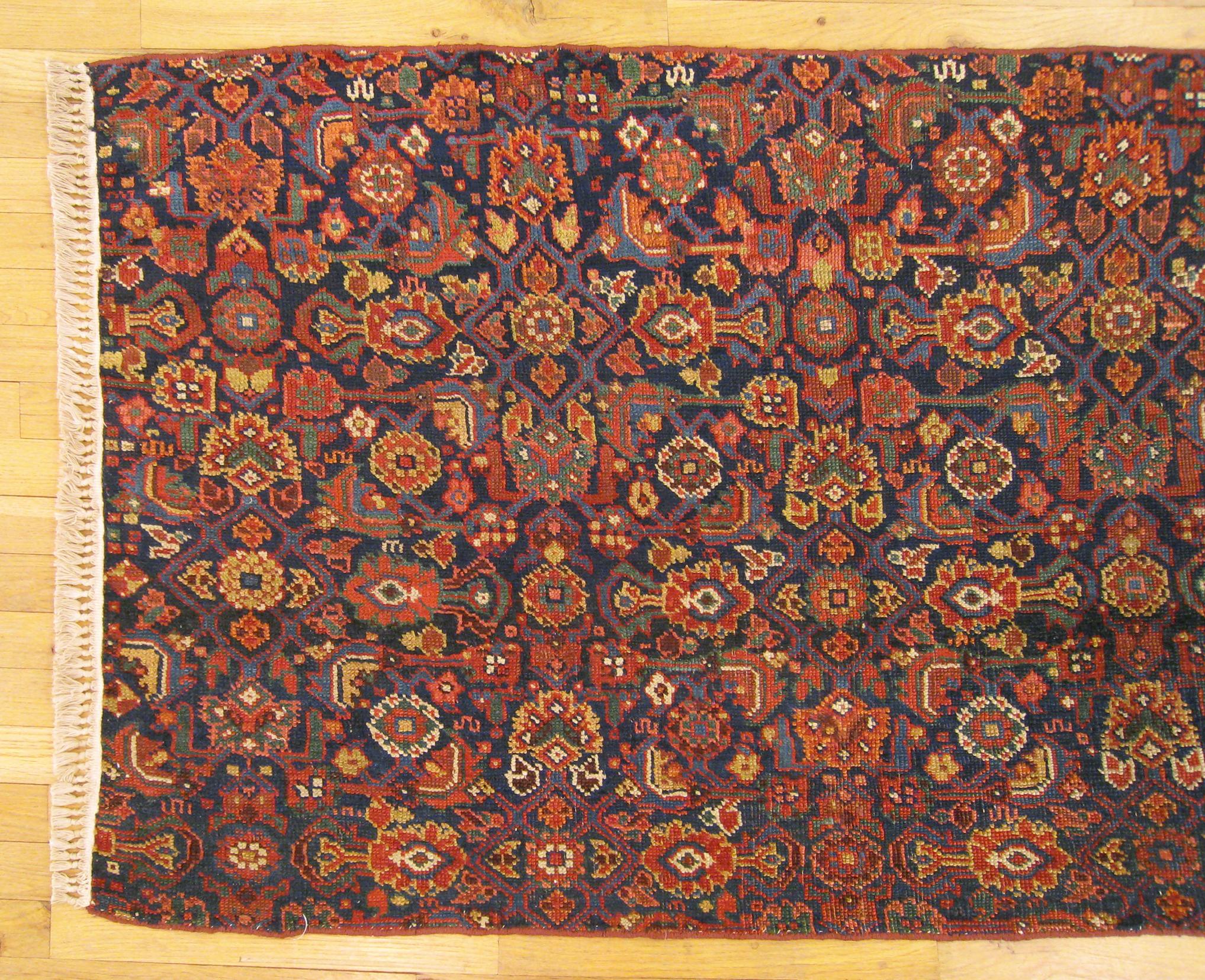 Antiker, grenzenloser, persischer, orientalischer Teppich aus dem Nordwesten Persiens, kleine Größe, Repeating Herati  (Handgeknüpft) im Angebot