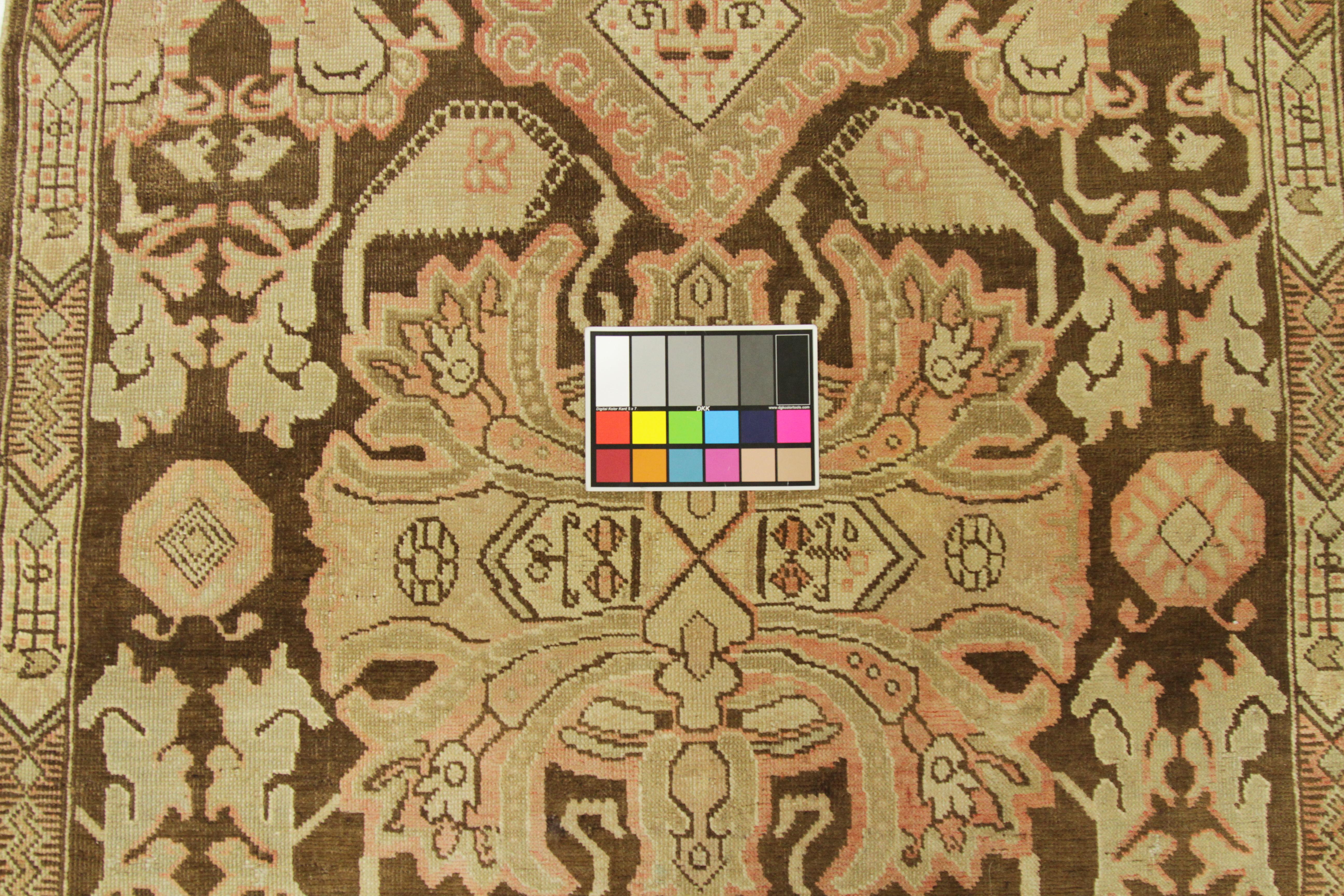 Laine Antiquités des années 1920 - Tapis persan Karabagh Design/One avec médaillon Classic et scarabées en vente