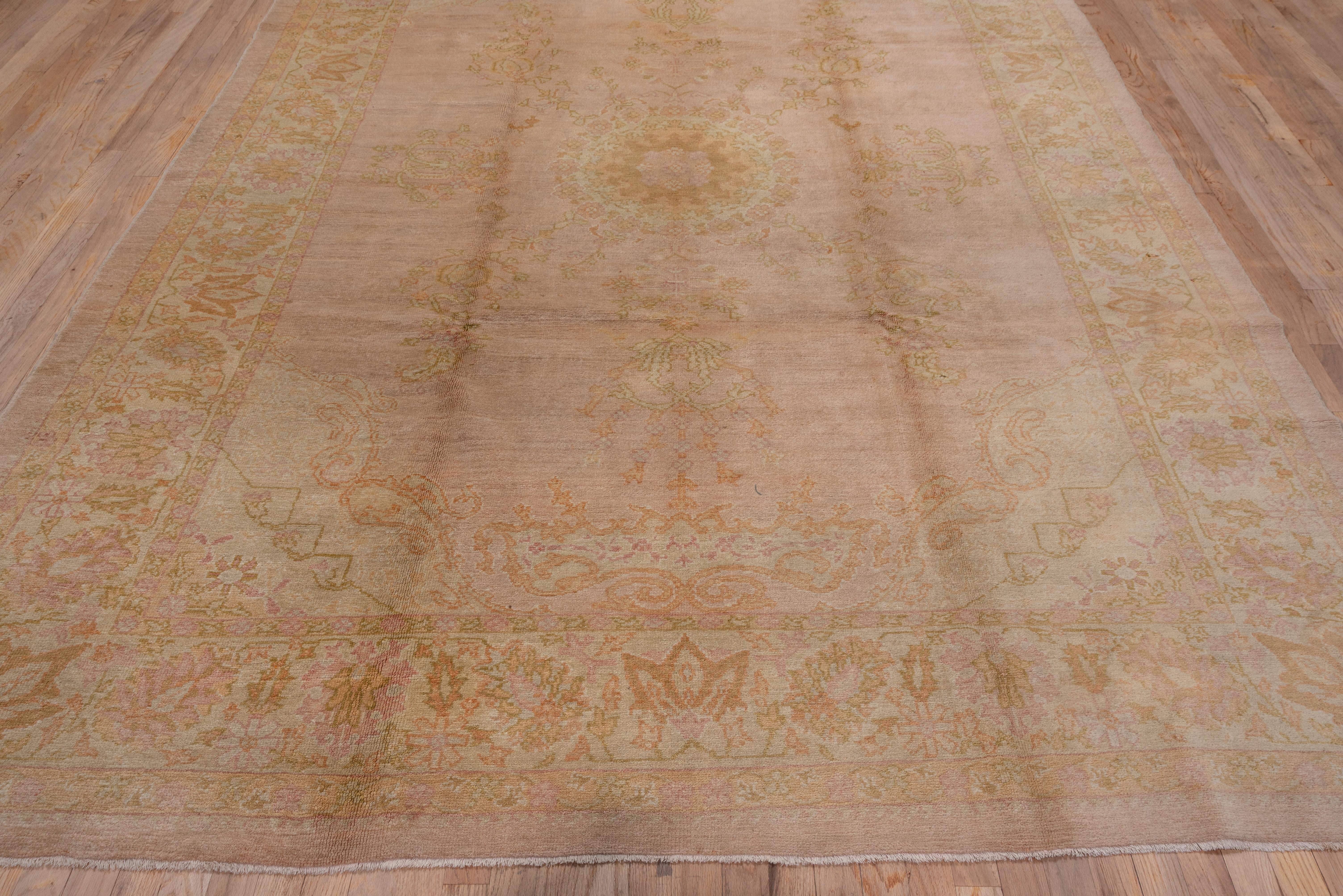 1920s Antique Pink Oushak Carpet with a Curvilinear Medallion In Good Condition For Sale In New York, NY