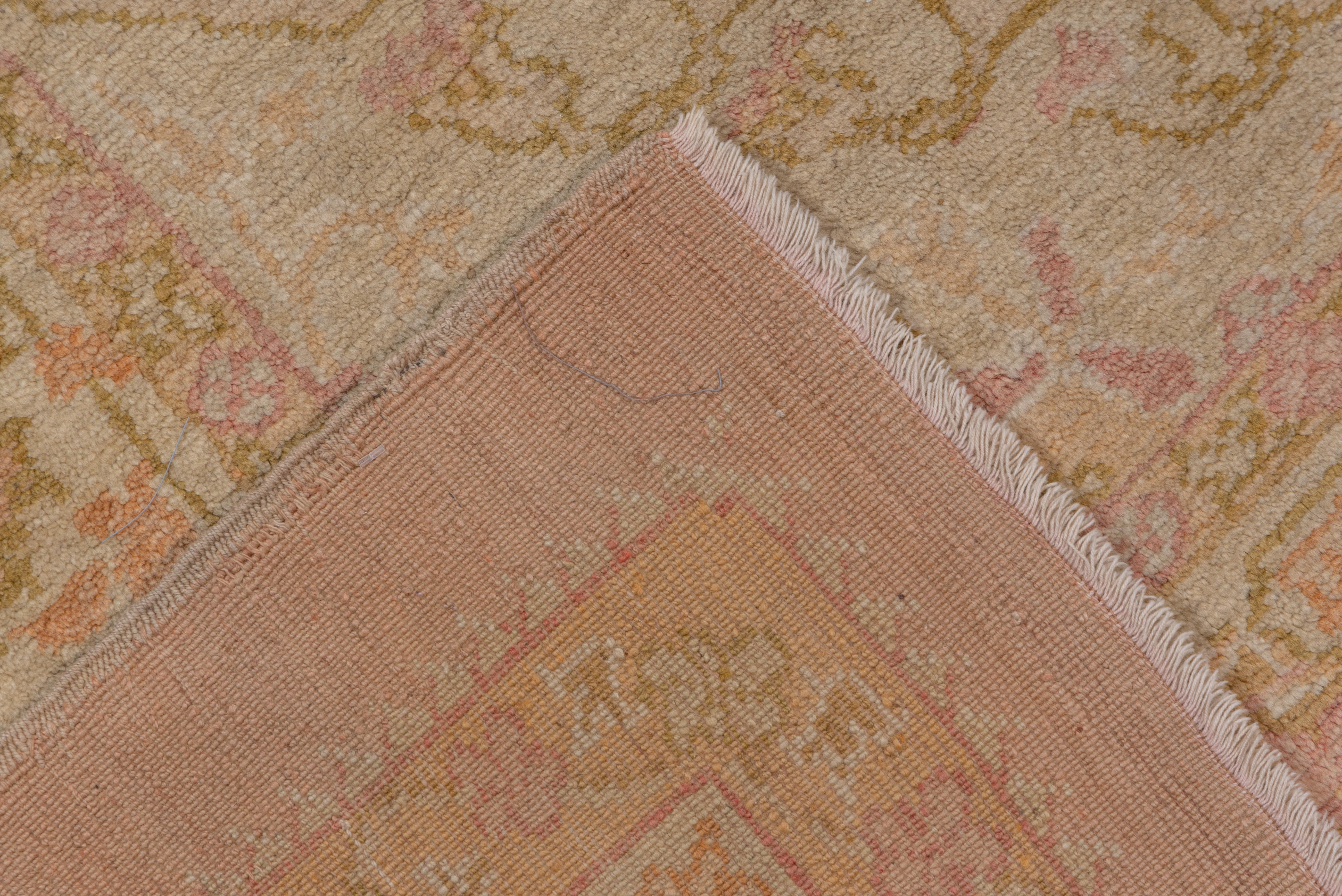 1920s Antique Pink Oushak Carpet with a Curvilinear Medallion For Sale 1