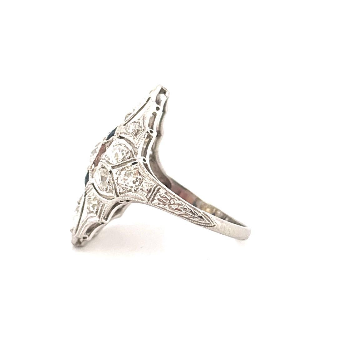 Bague ancienne en platine filigrané de 2,02 carats de diamants et de saphirs datant des années 1920 Bon état - En vente à Sewickley, PA