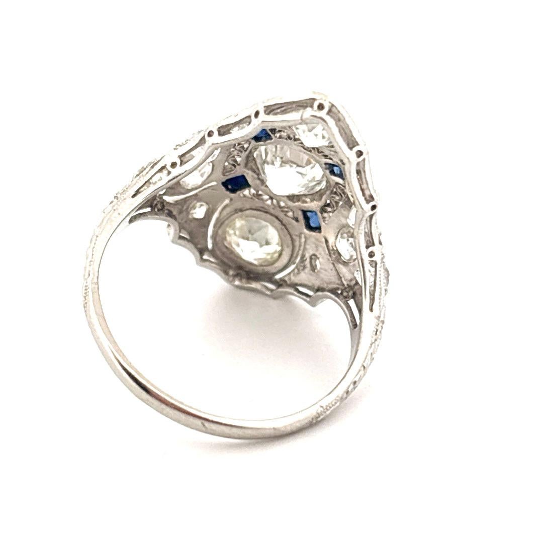 Bague ancienne en platine filigrané de 2,02 carats de diamants et de saphirs datant des années 1920 Pour femmes en vente