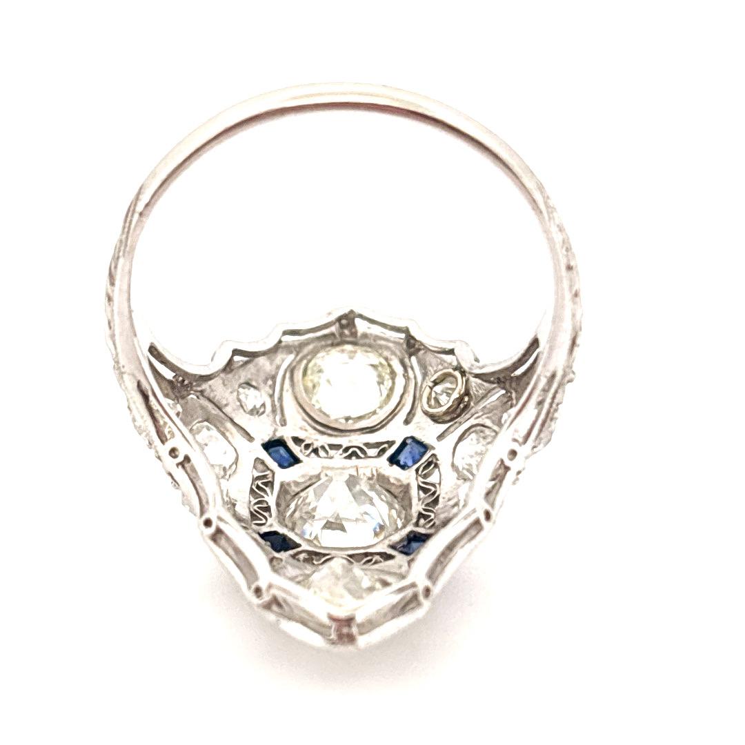 Bague ancienne en platine filigrané de 2,02 carats de diamants et de saphirs datant des années 1920 en vente 1