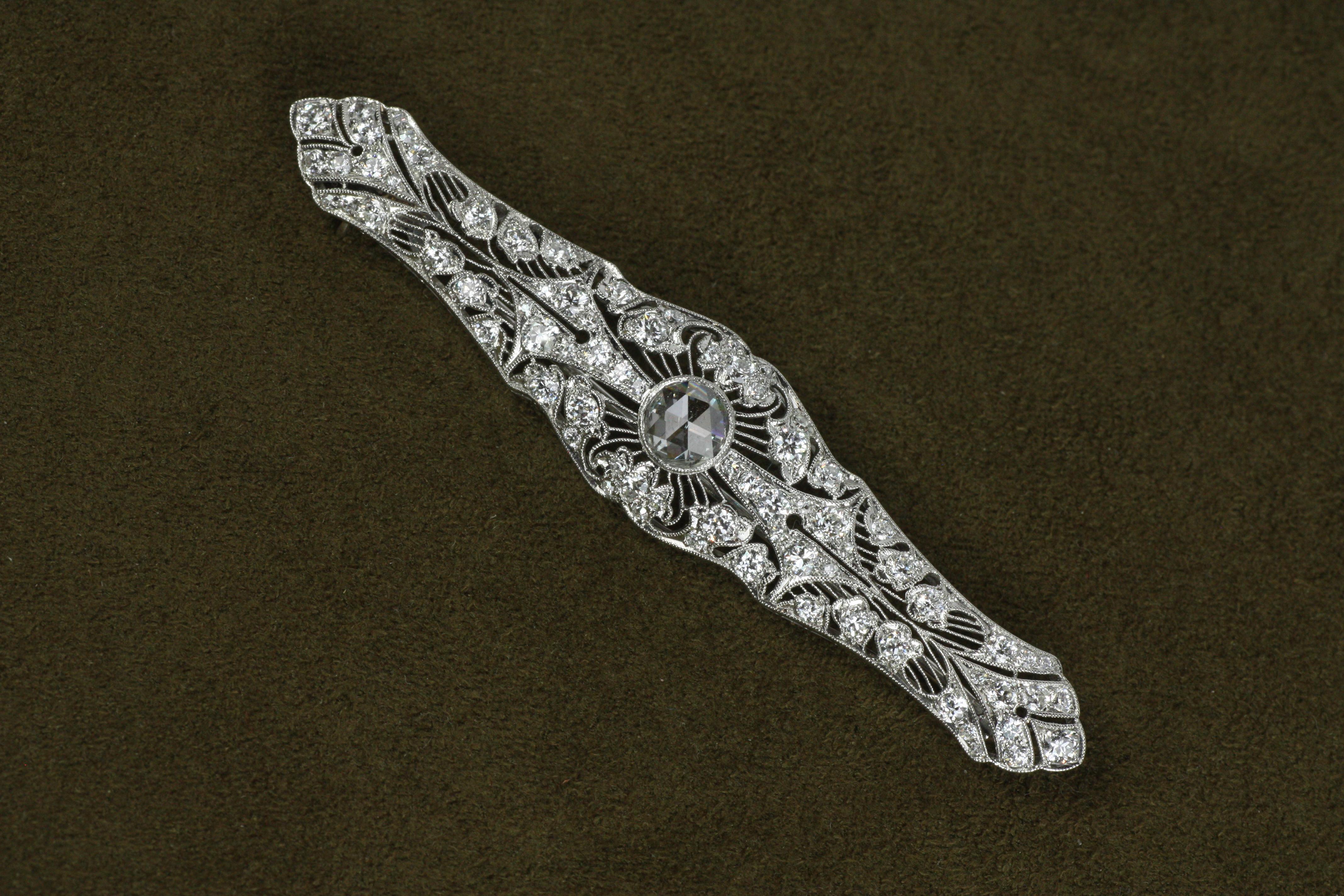 Broche de platino con diamantes talla rosa de los años 20 en venta 6