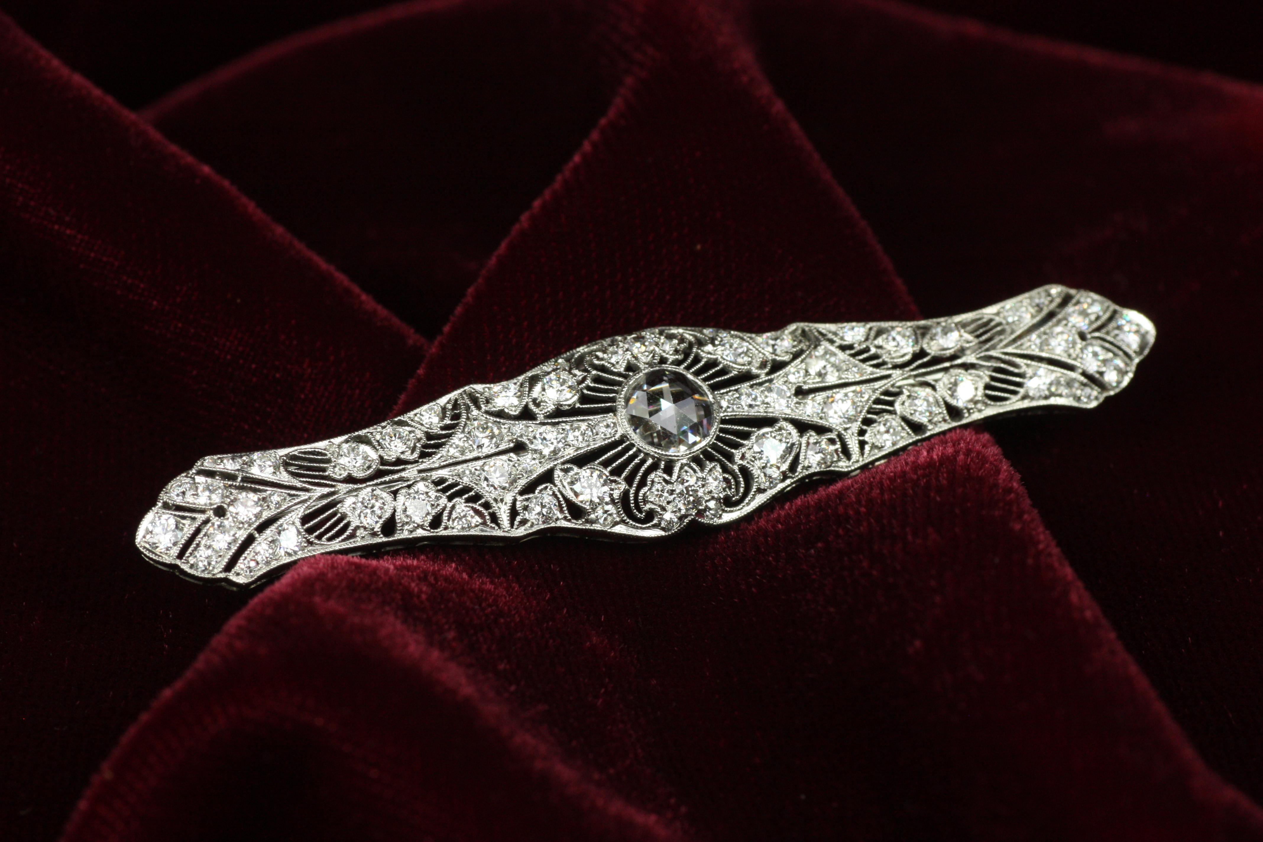 Broche de platino con diamantes talla rosa de los años 20 en venta 2