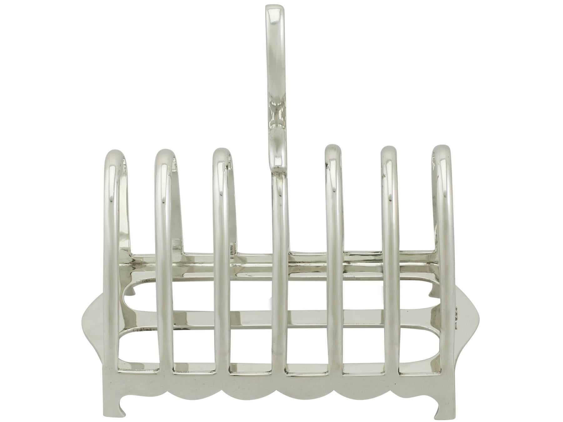 1920s Antique Sterling Silver Toast Rack by Walker & Hall In Excellent Condition In Jesmond, Newcastle Upon Tyne