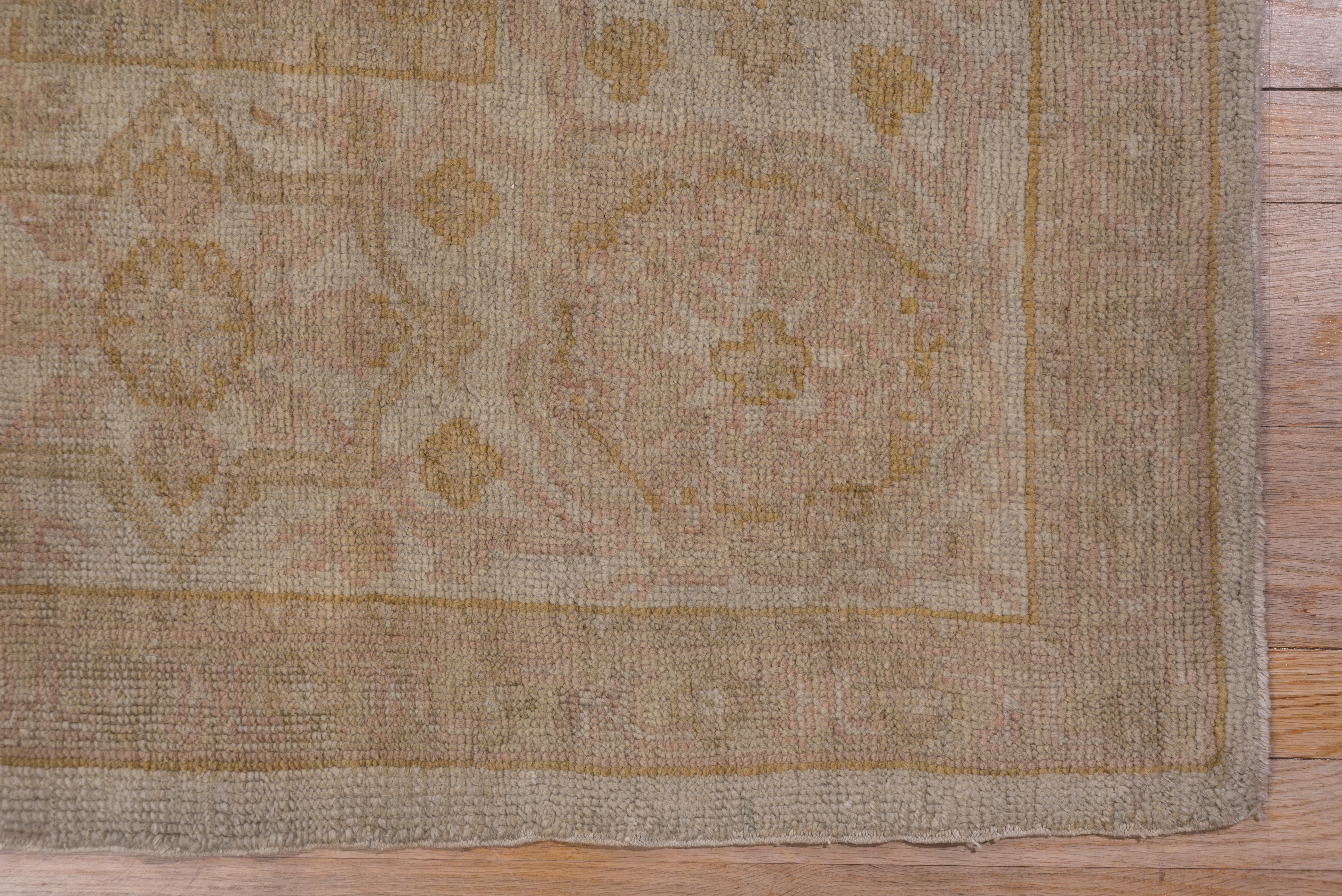 1920s Antique Turkish Oushak Carpet, Ivory Field, Gold & Light Pink Accents For Sale 5