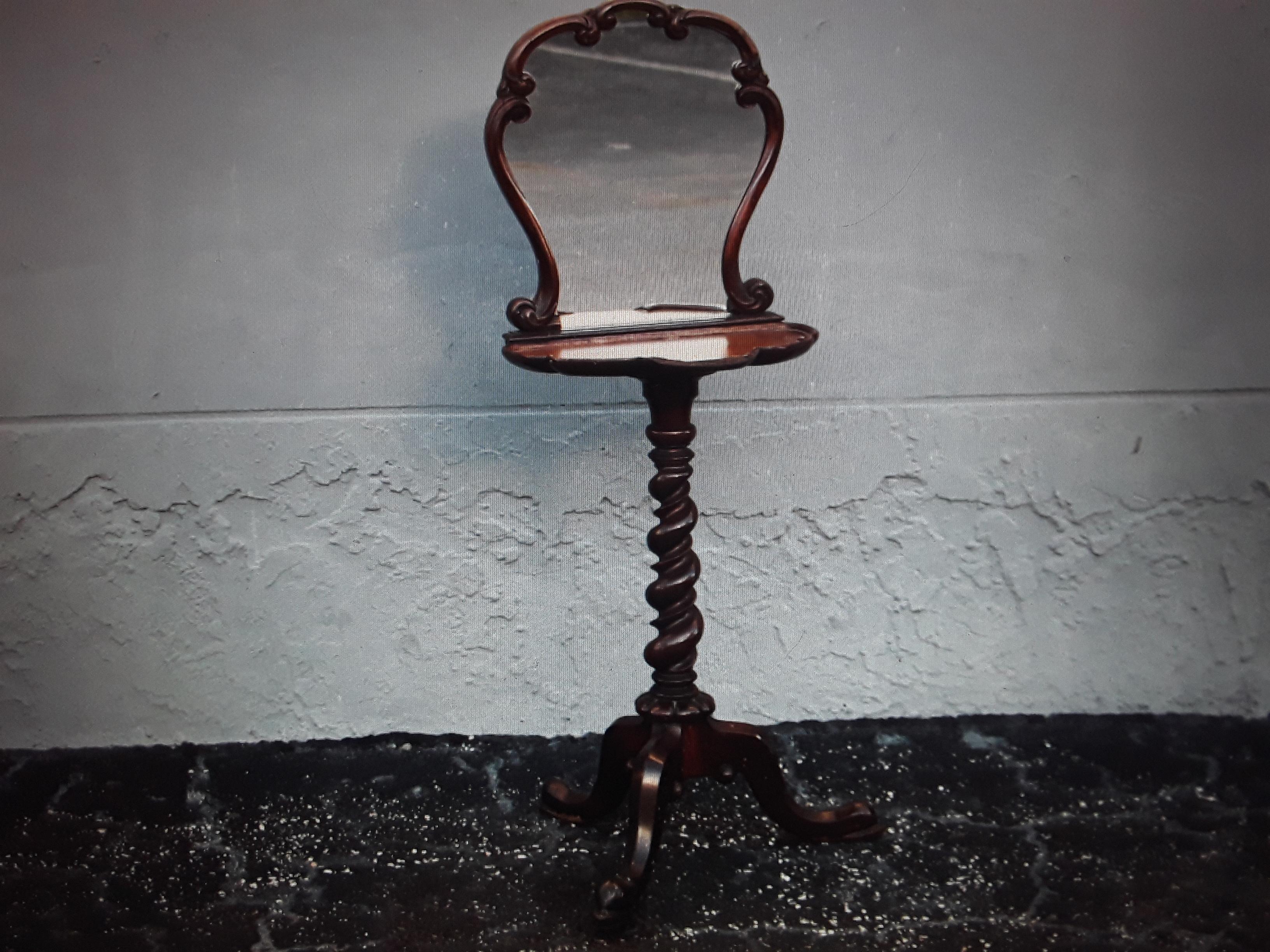 1920's Antique Turned Wood Chippendale style Floor Standing Vanity Mirror For Sale 5